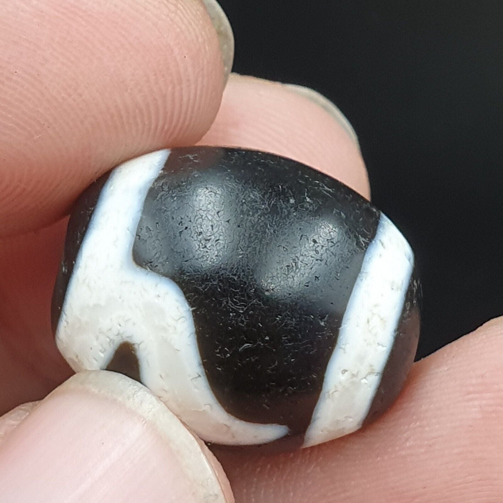 N#402 Himalayan Indo Tibetan rare Patterns Dzi Amulet Bead Lot 2 Beads 22x18mm