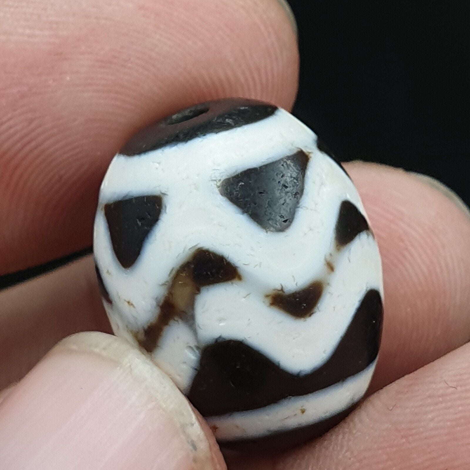 N#402 Himalayan Indo Tibetan rare Patterns Dzi Amulet Bead Lot 2 Beads 22x18mm