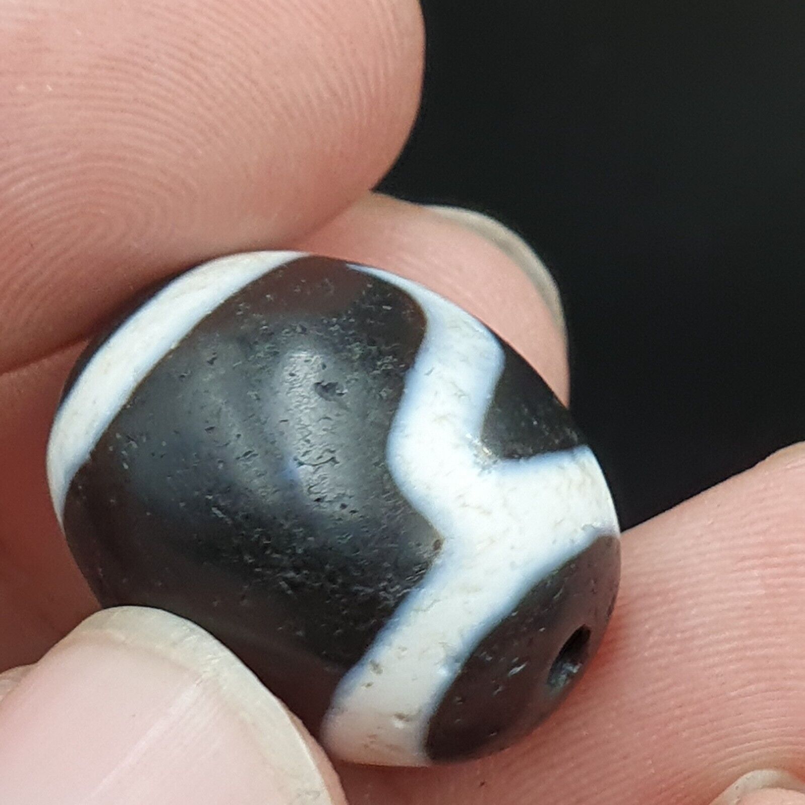 N#402 Himalayan Indo Tibetan rare Patterns Dzi Amulet Bead Lot 2 Beads 22x18mm