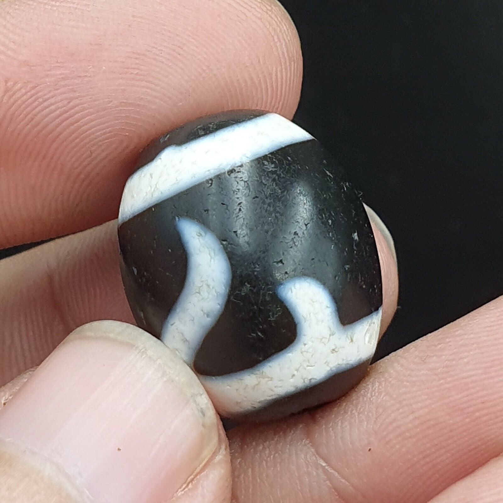 N#402 Himalayan Indo Tibetan rare Patterns Dzi Amulet Bead Lot 2 Beads 22x18mm