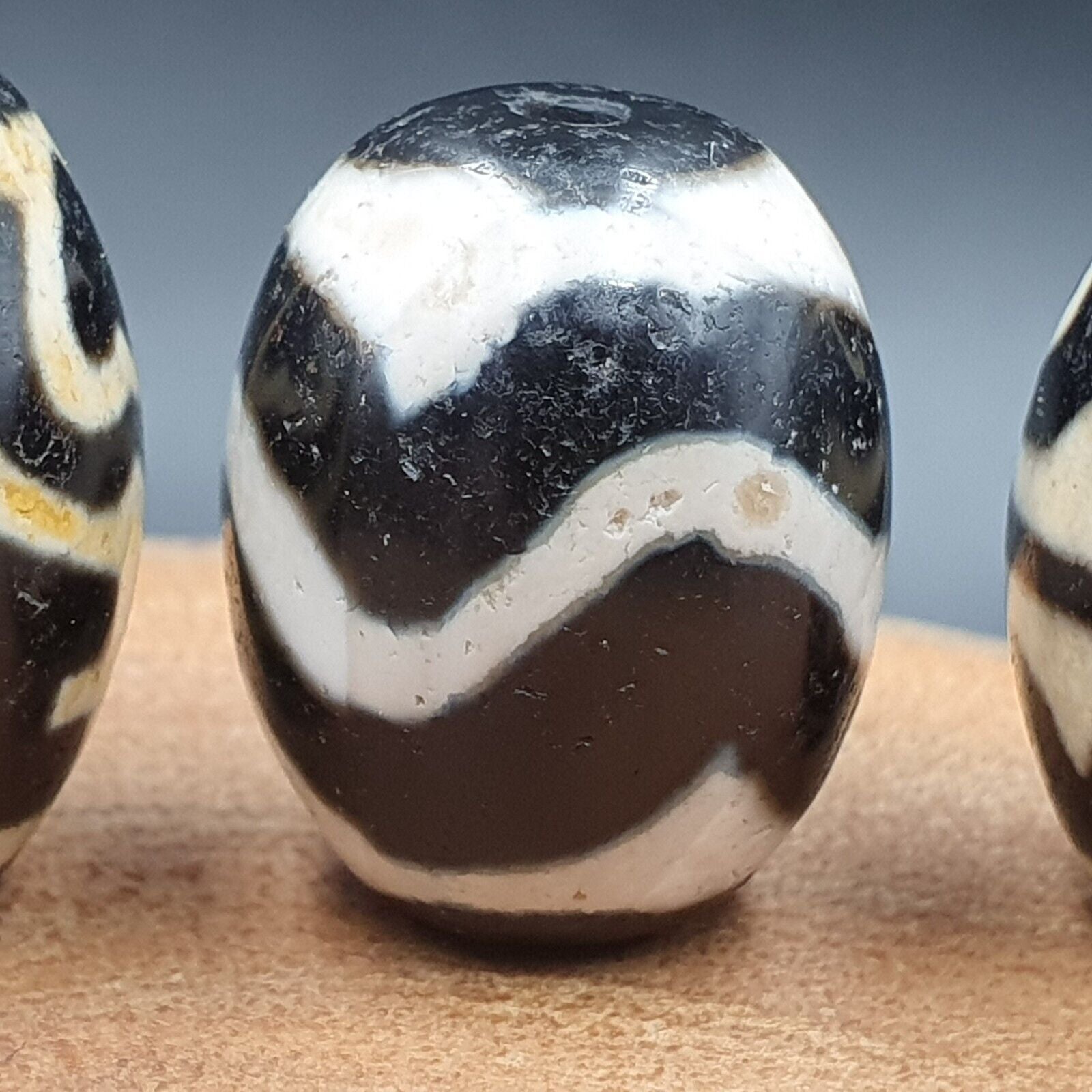 N#315 Himalayan Indo Tibetan rare Patterns Dzi Amulet Bead Lot 4 Beads