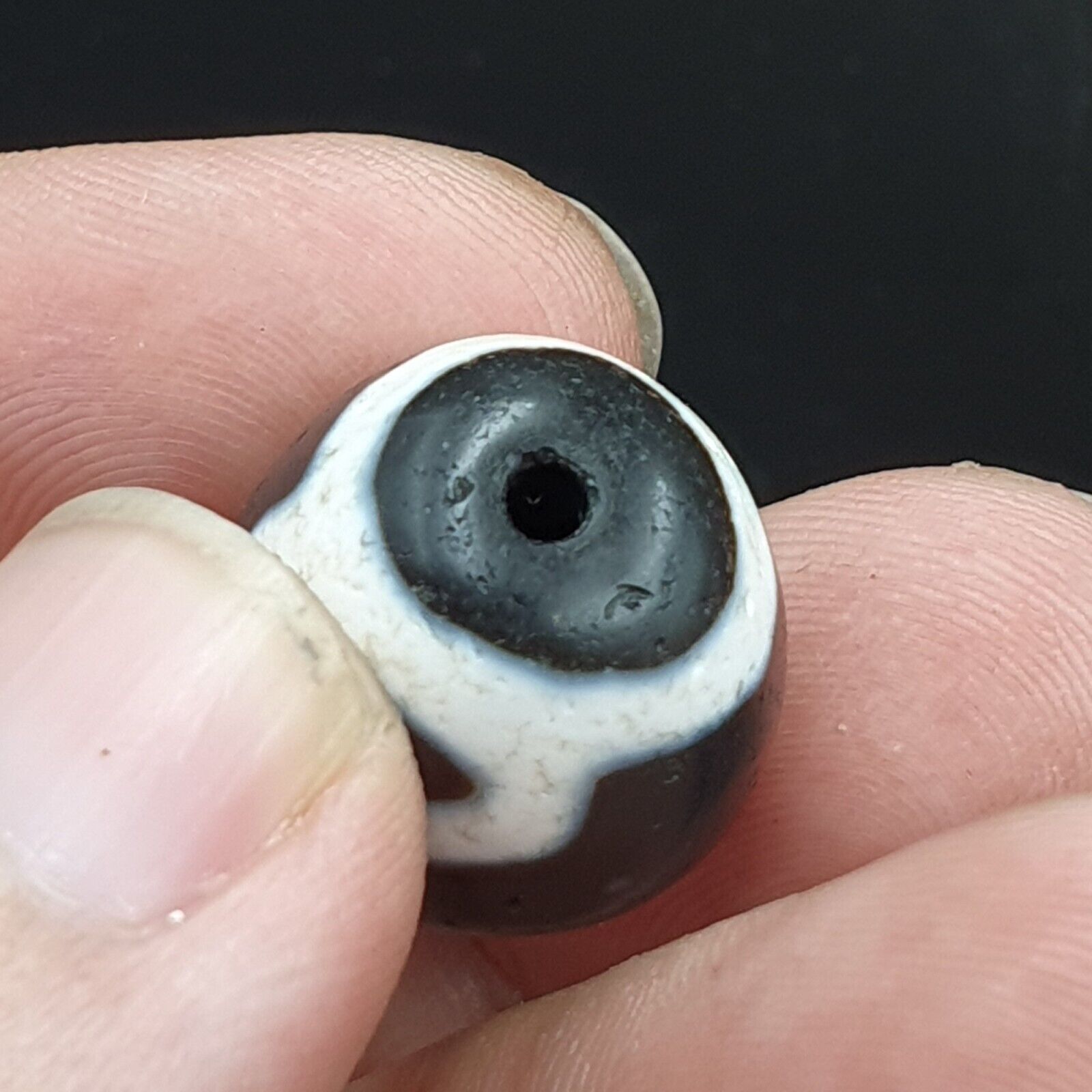 N#402 Himalayan Indo Tibetan rare Patterns Dzi Amulet Bead Lot 2 Beads 22x18mm