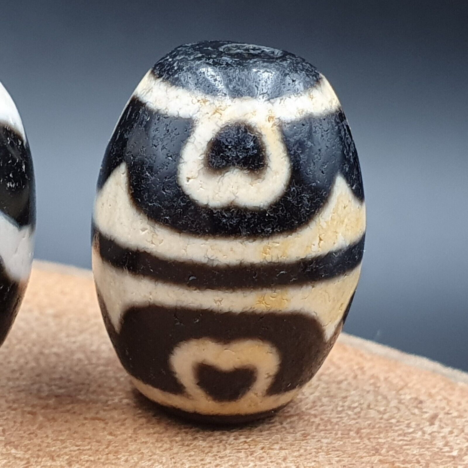 N#315 Himalayan Indo Tibetan rare Patterns Dzi Amulet Bead Lot 4 Beads