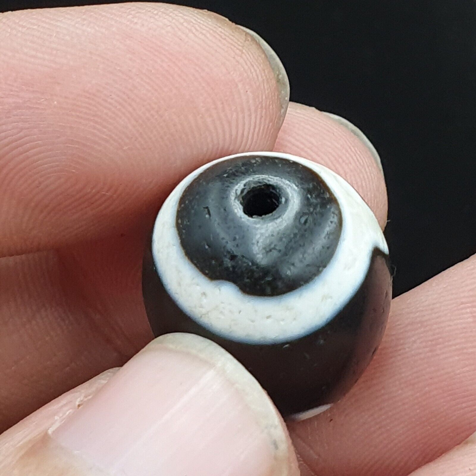 N#402 Himalayan Indo Tibetan rare Patterns Dzi Amulet Bead Lot 2 Beads 22x18mm