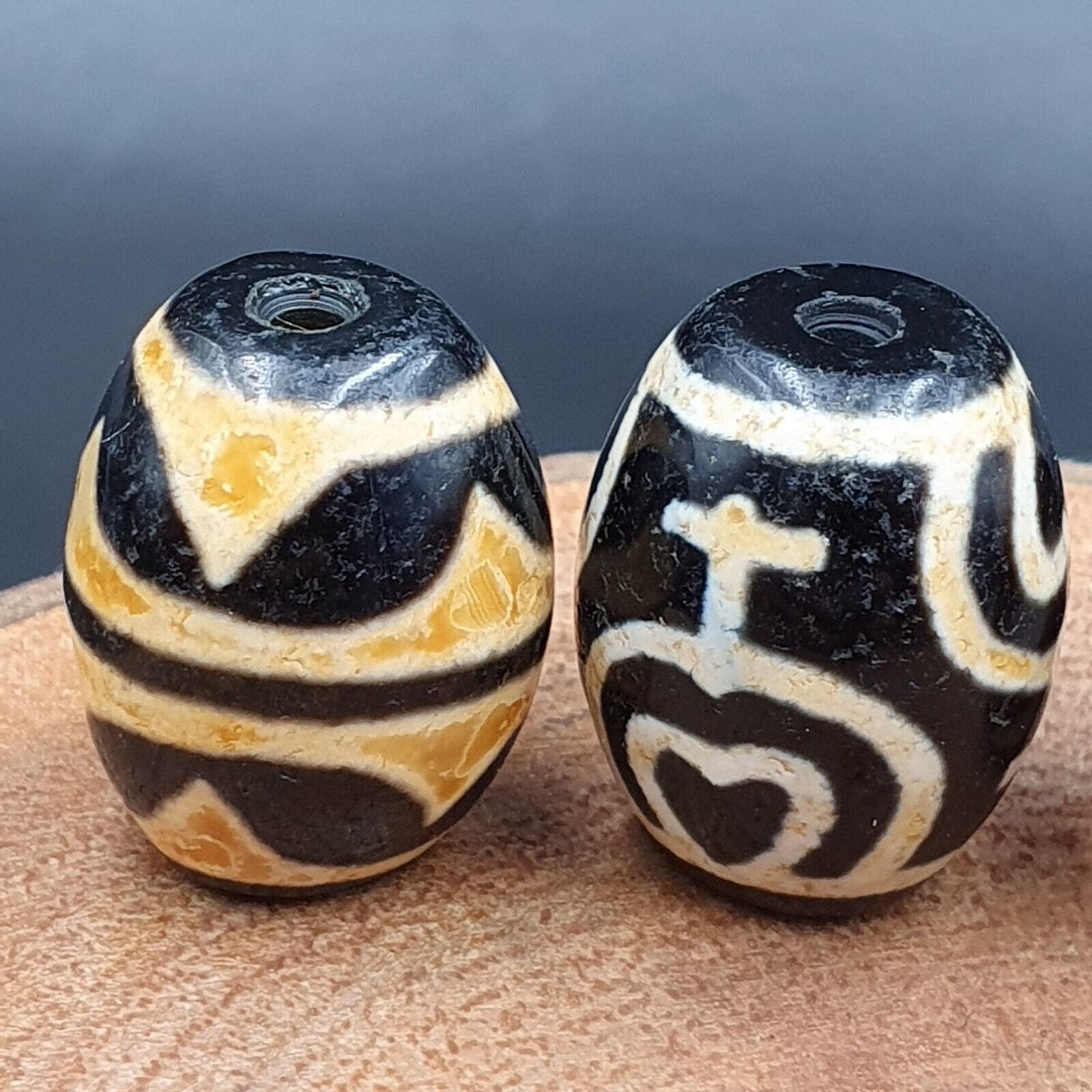 N#315 Himalayan Indo Tibetan rare Patterns Dzi Amulet Bead Lot 4 Beads