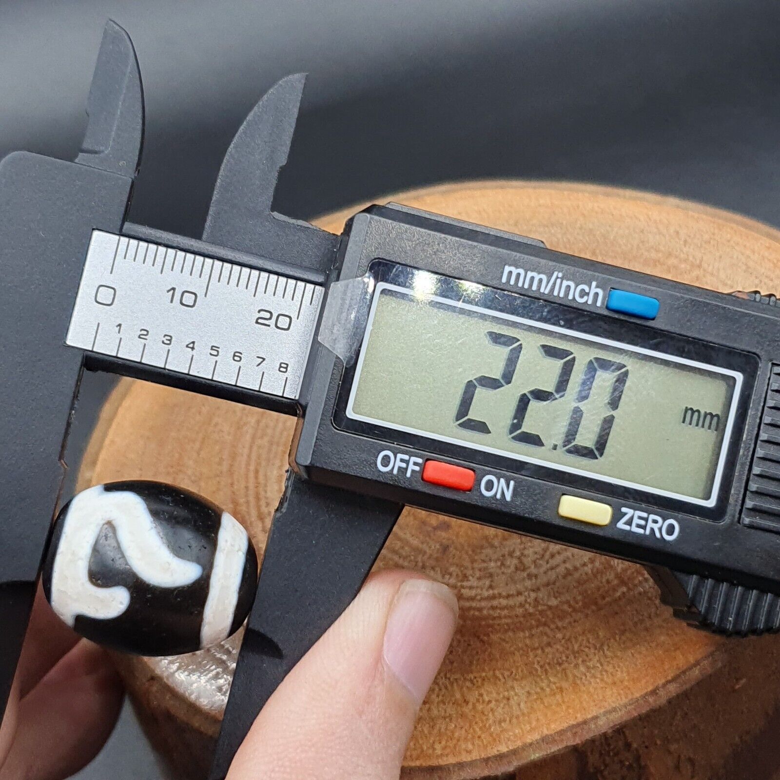 N#402 Himalayan Indo Tibetan rare Patterns Dzi Amulet Bead Lot 2 Beads 22x18mm