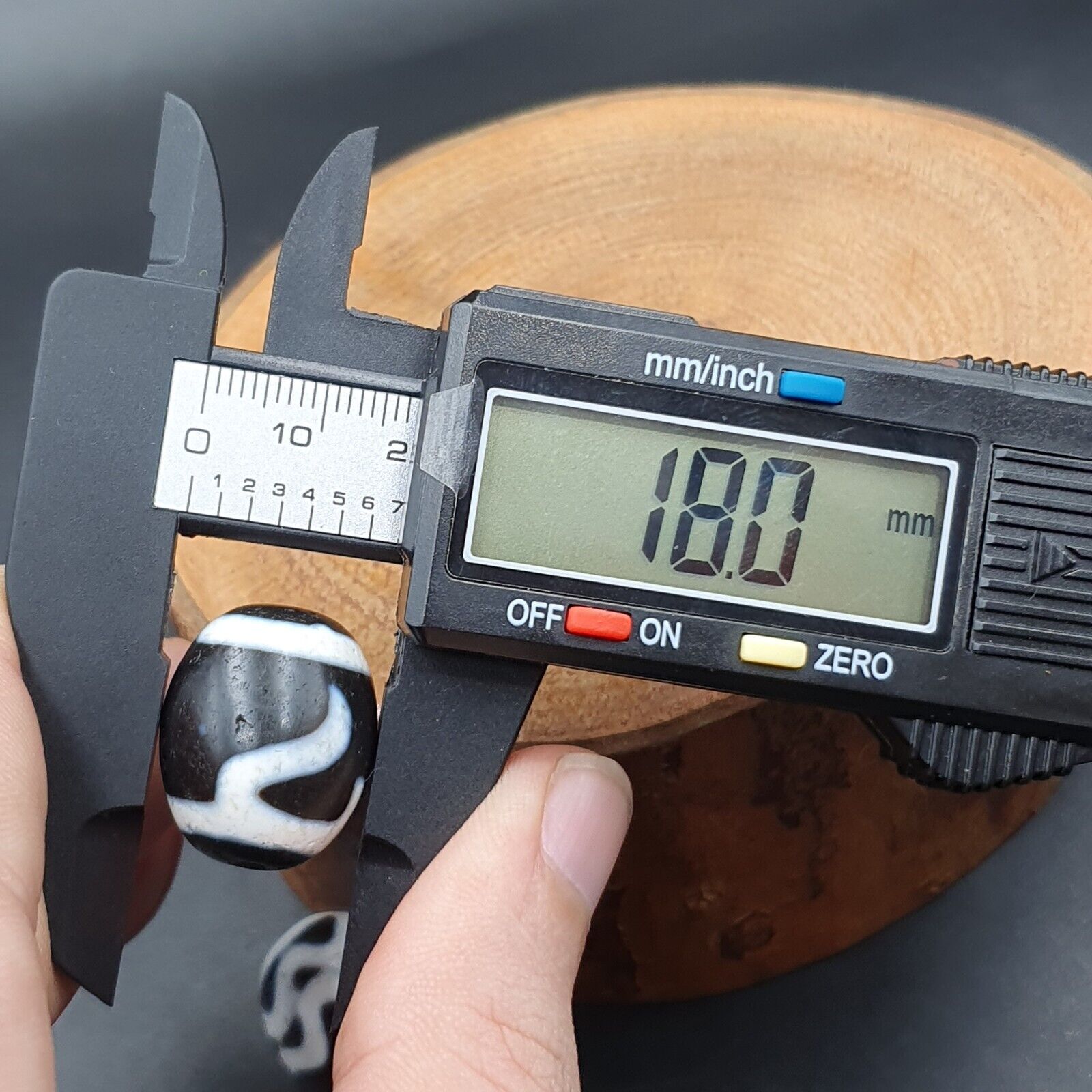 N#402 Himalayan Indo Tibetan rare Patterns Dzi Amulet Bead Lot 2 Beads 22x18mm