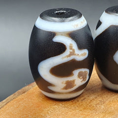 N#502 Himalayan Indo Tibetan rare Patterns Dzi Amulet Bead lot 4 beads