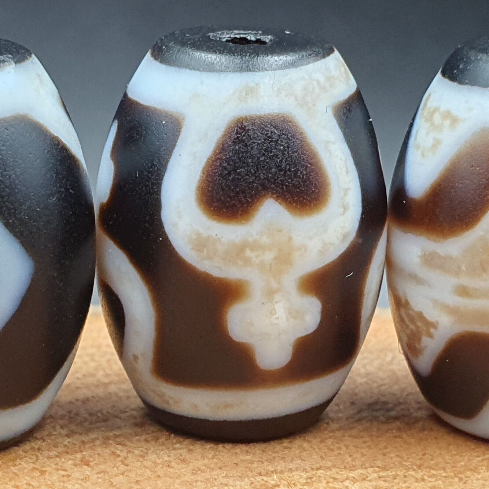 N#502 Himalayan Indo Tibetan rare Patterns Dzi Amulet Bead lot 4 beads