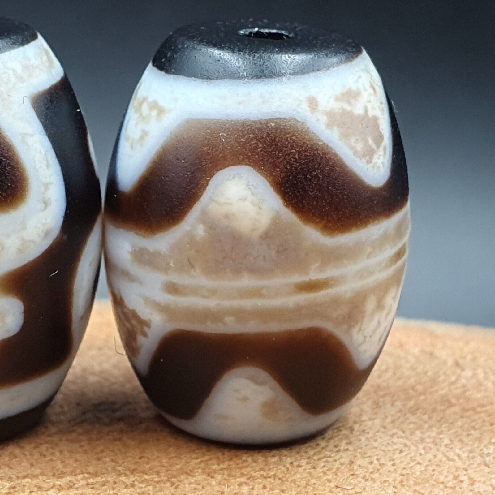 N#502 Himalayan Indo Tibetan rare Patterns Dzi Amulet Bead lot 4 beads