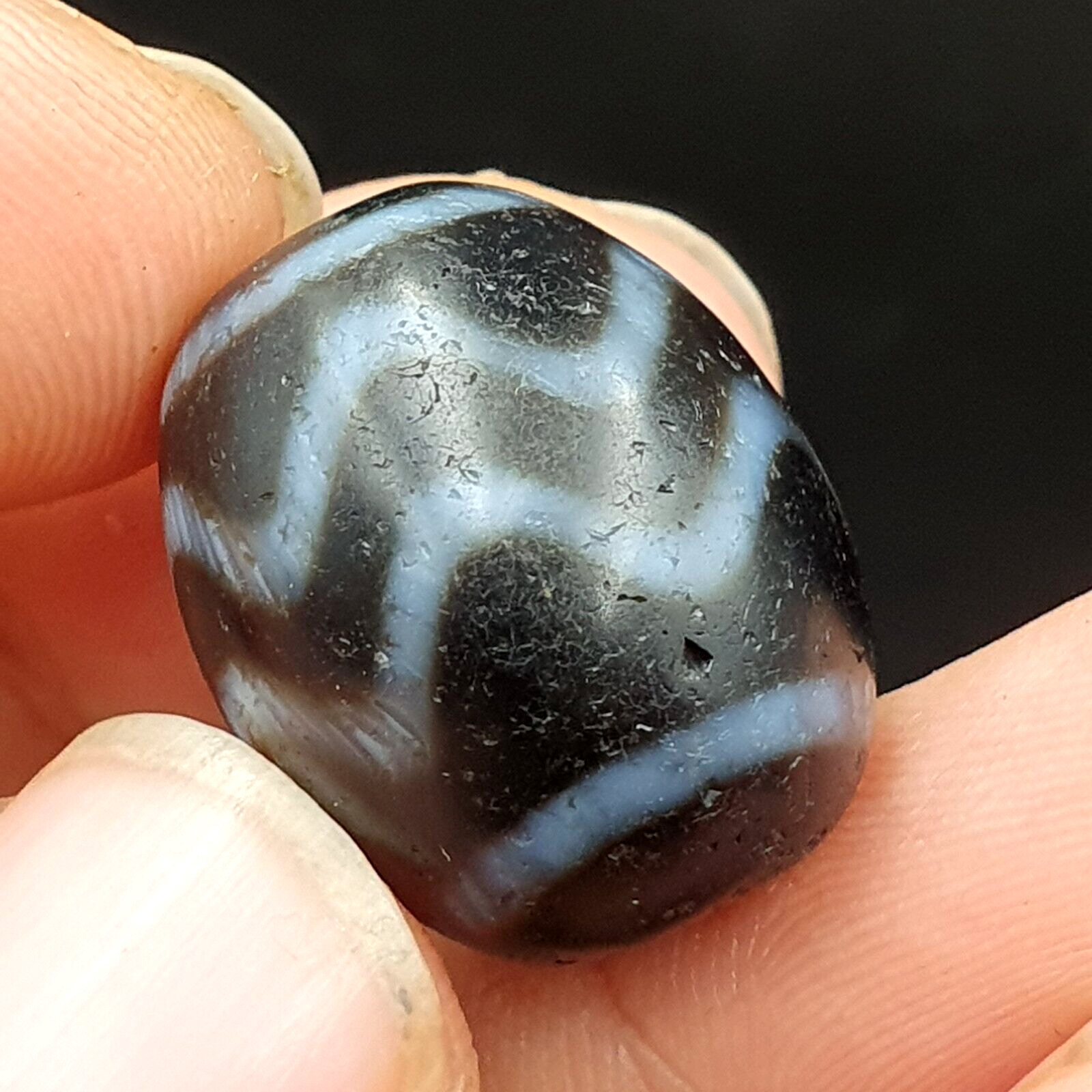 N#404 Himalayan Indo Tibetan rare Patterns Dzi Amulet Bead Lot 2 Beads 21x17mm