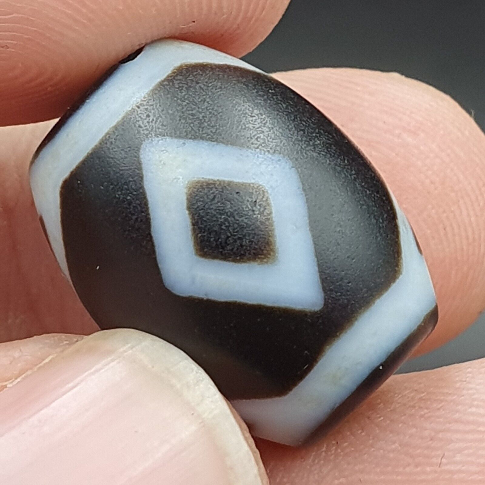 N#502 Himalayan Indo Tibetan rare Patterns Dzi Amulet Bead lot 4 beads