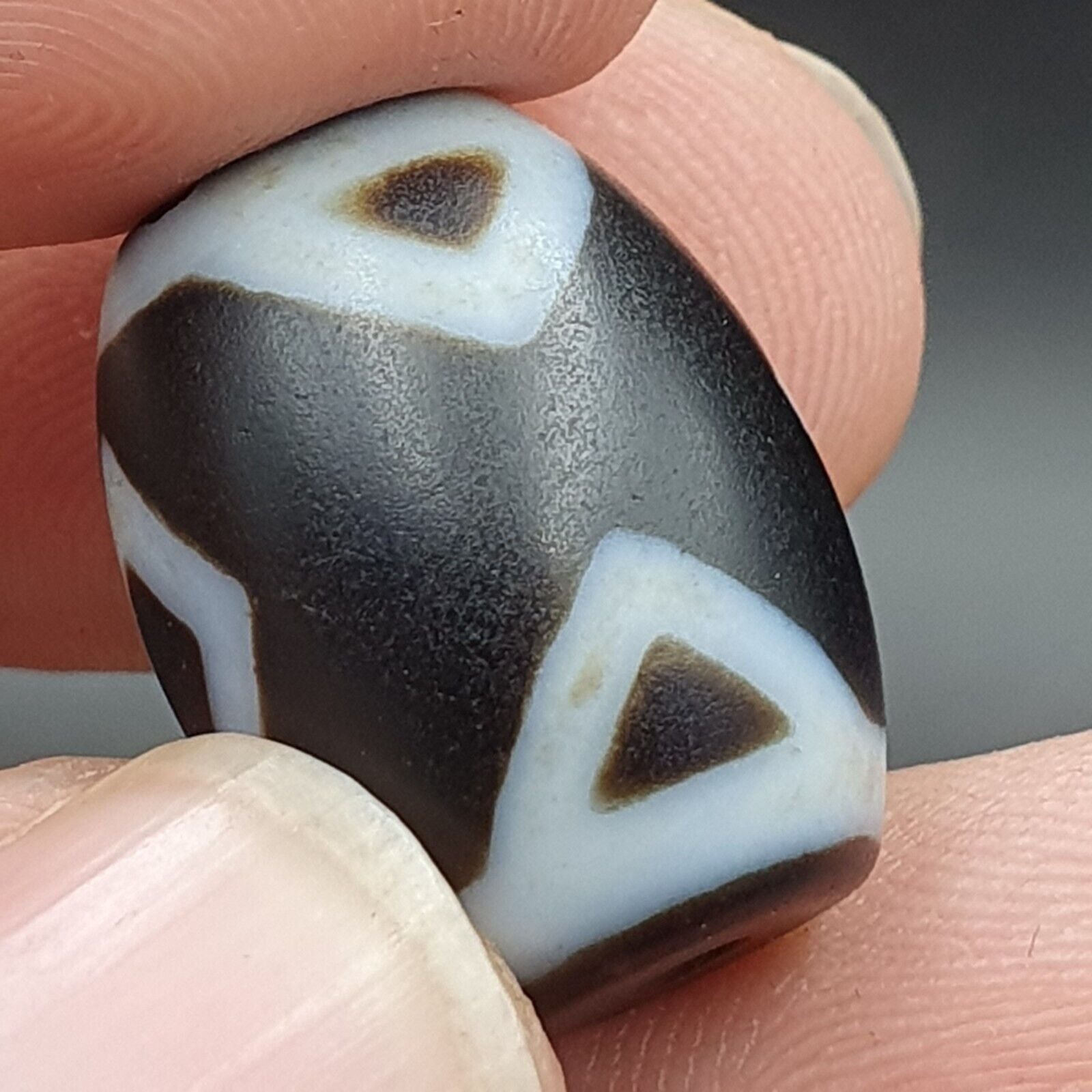 N#502 Himalayan Indo Tibetan rare Patterns Dzi Amulet Bead lot 4 beads