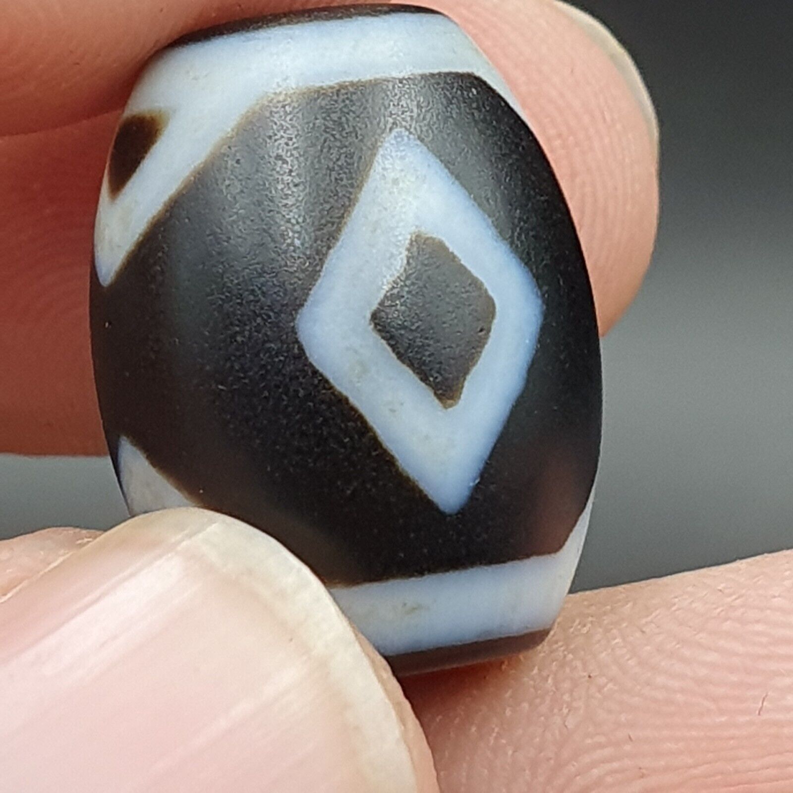 N#502 Himalayan Indo Tibetan rare Patterns Dzi Amulet Bead lot 4 beads