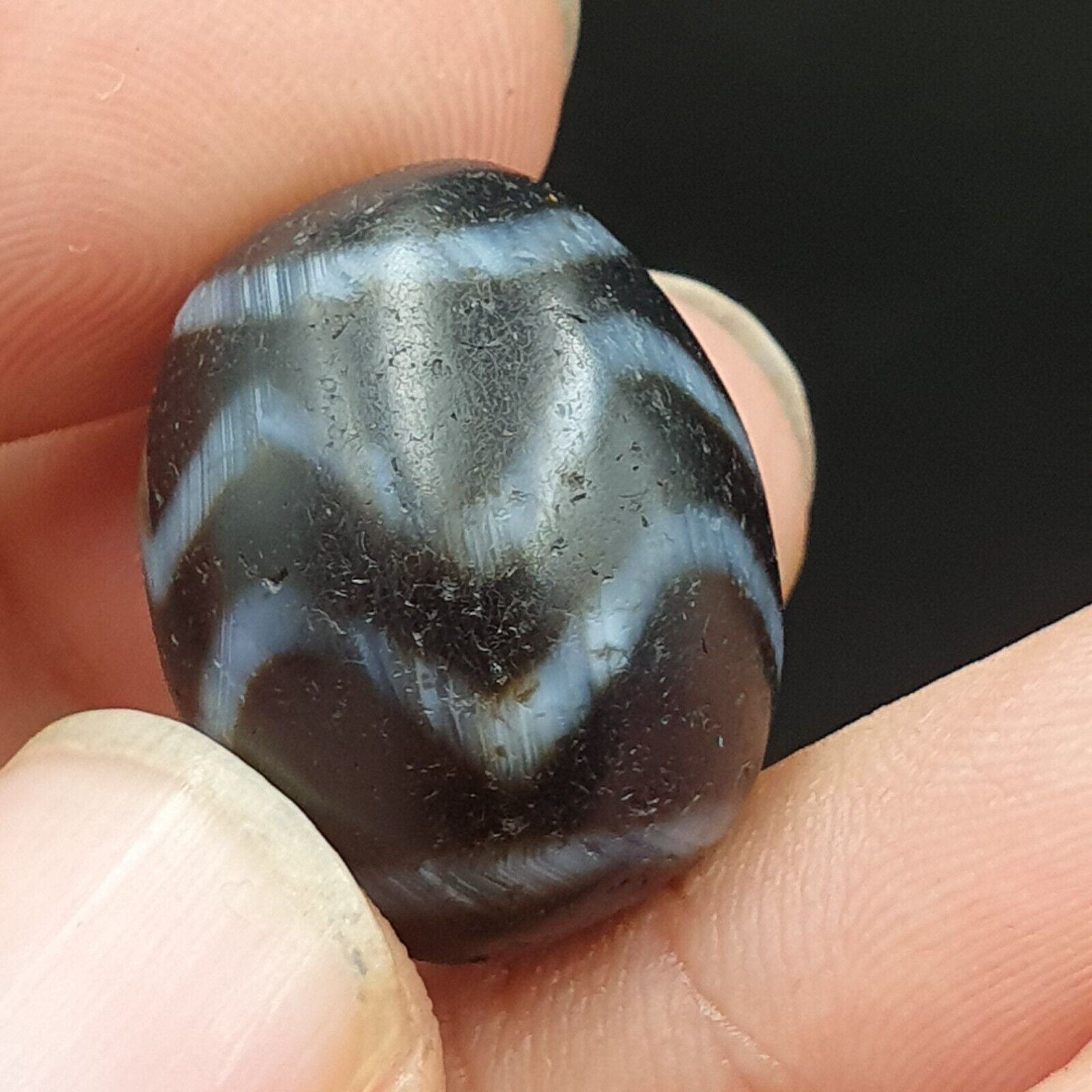 N#404 Himalayan Indo Tibetan rare Patterns Dzi Amulet Bead Lot 2 Beads 21x17mm