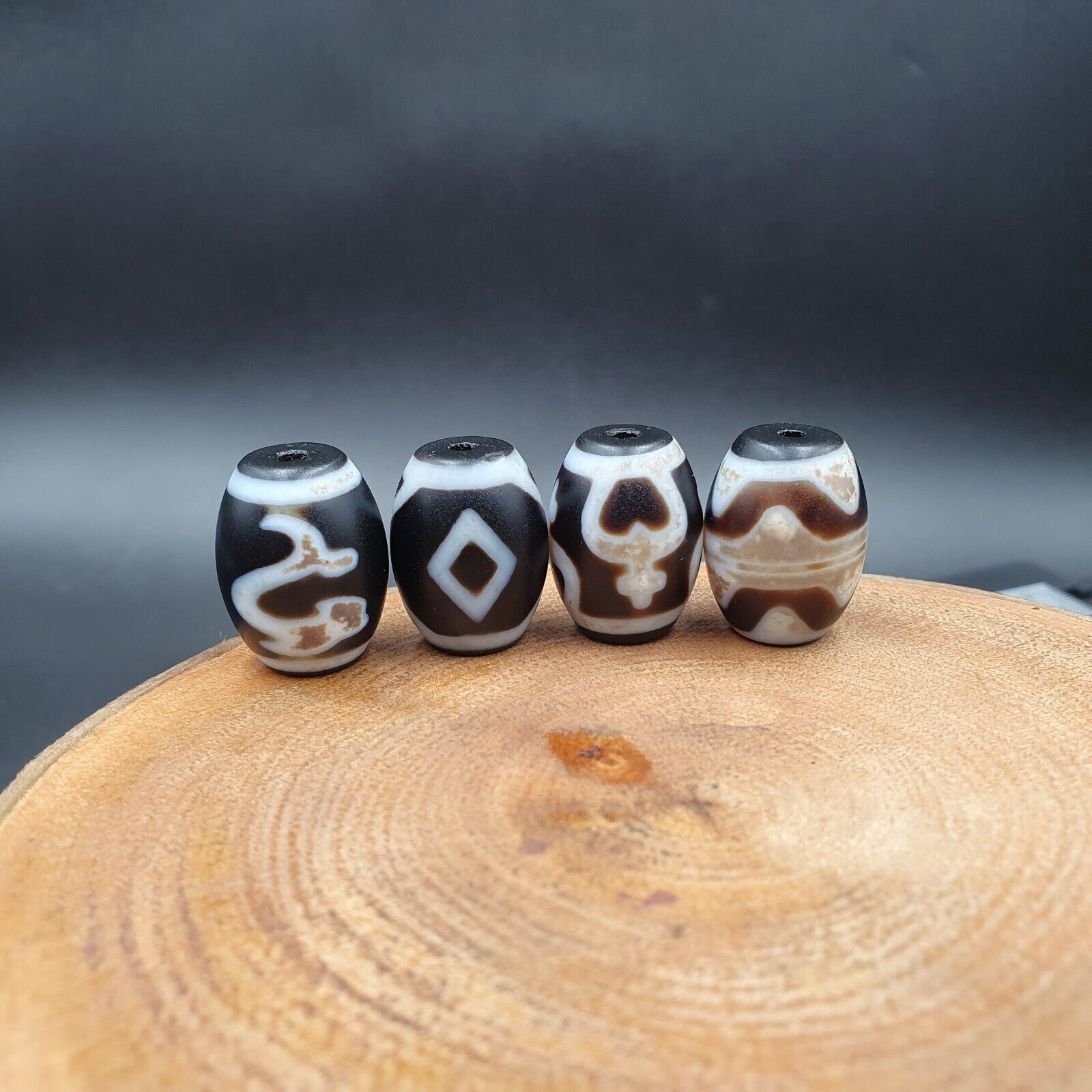 N#502 Himalayan Indo Tibetan rare Patterns Dzi Amulet Bead lot 4 beads