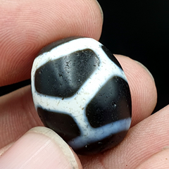 N#403 Himalayan Indo Tibetan rare Patterns Dzi Amulet Bead Lot 2 Beads 21x17mm