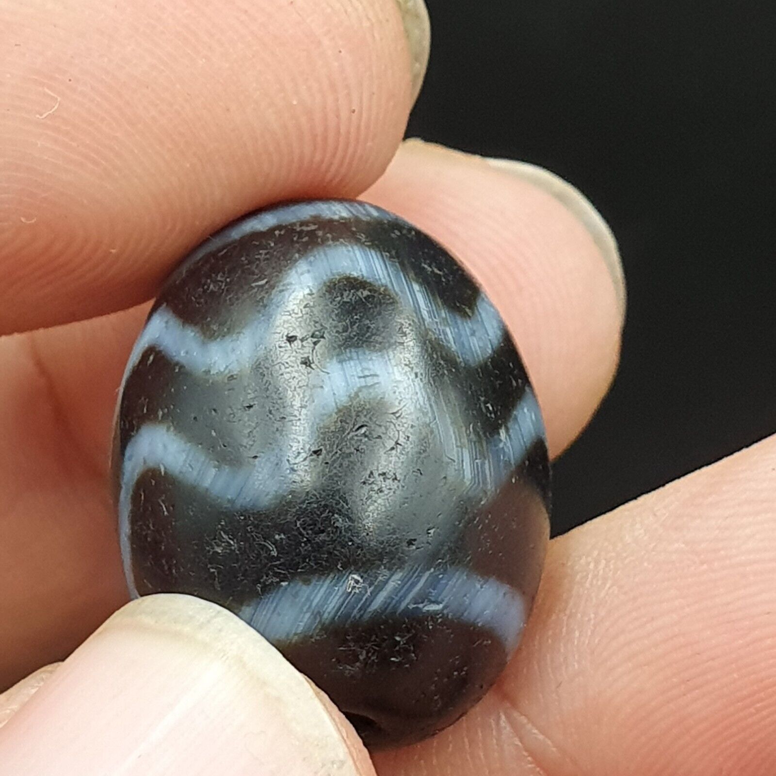 N#404 Himalayan Indo Tibetan rare Patterns Dzi Amulet Bead Lot 2 Beads 21x17mm