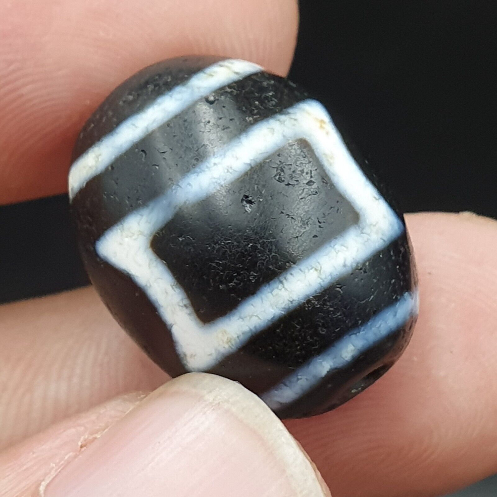 N#404 Himalayan Indo Tibetan rare Patterns Dzi Amulet Bead Lot 2 Beads 21x17mm