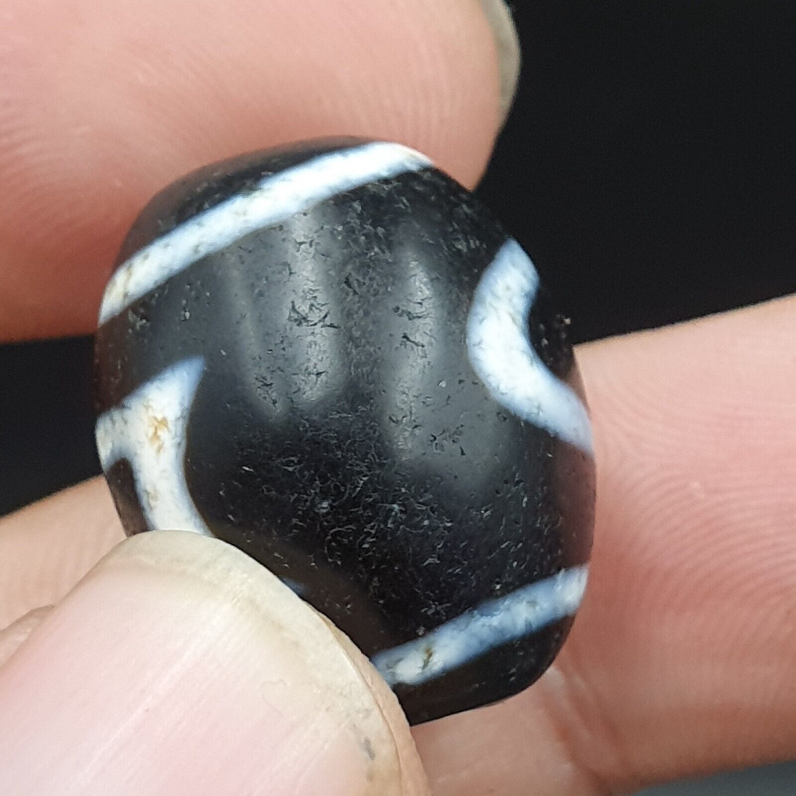 N#404 Himalayan Indo Tibetan rare Patterns Dzi Amulet Bead Lot 2 Beads 21x17mm