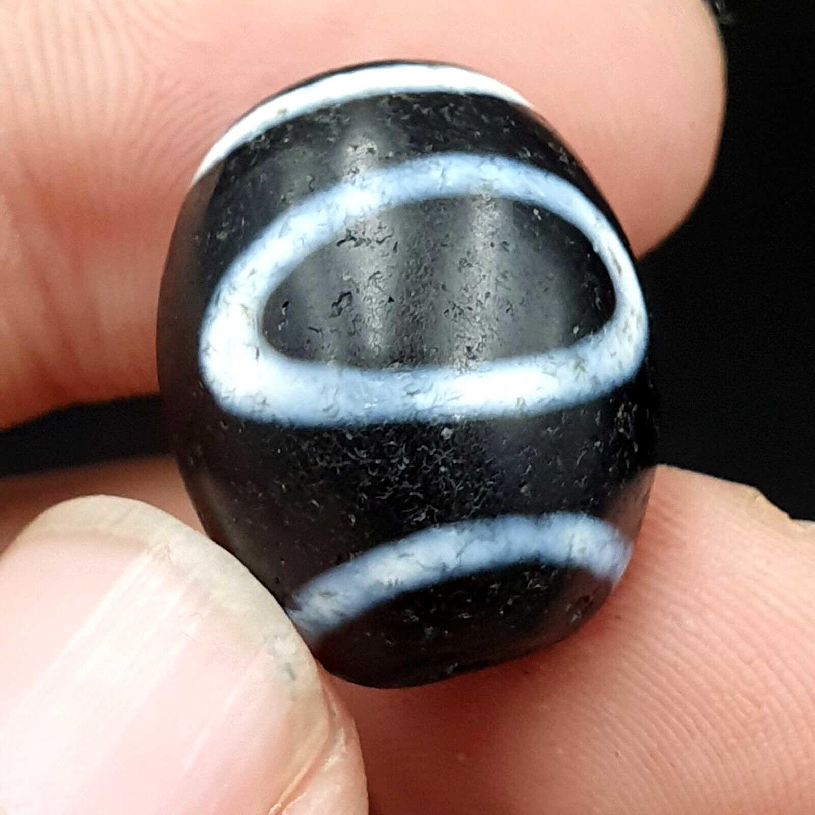 N#404 Himalayan Indo Tibetan rare Patterns Dzi Amulet Bead Lot 2 Beads 21x17mm