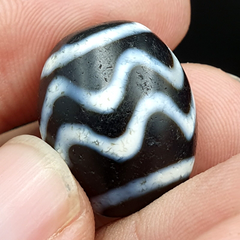 N#403 Himalayan Indo Tibetan rare Patterns Dzi Amulet Bead Lot 2 Beads 21x17mm