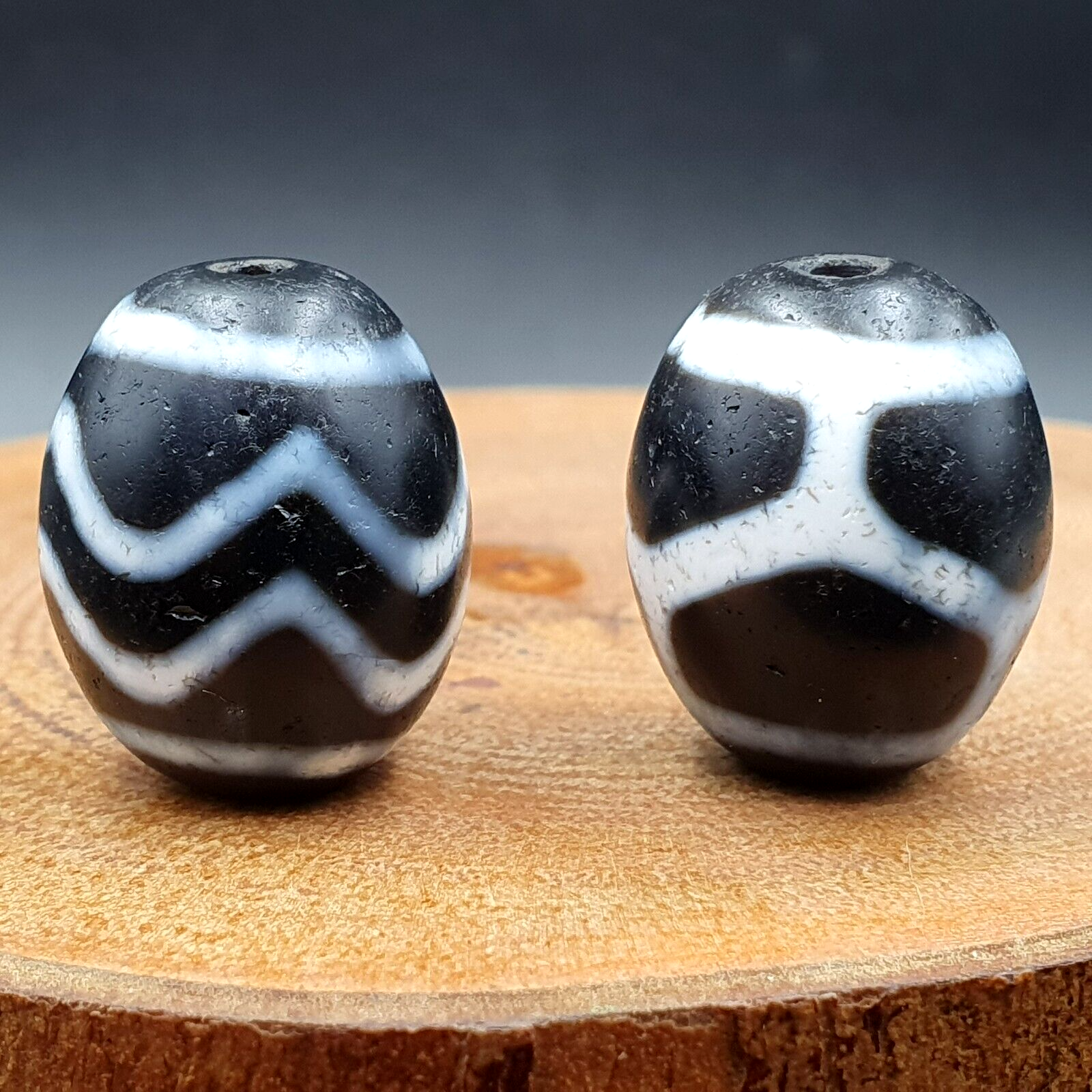 N#403 Himalayan Indo Tibetan rare Patterns Dzi Amulet Bead Lot 2 Beads 21x17mm