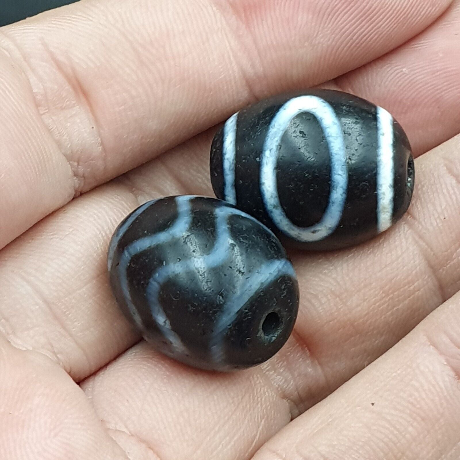 N#404 Himalayan Indo Tibetan rare Patterns Dzi Amulet Bead Lot 2 Beads 21x17mm