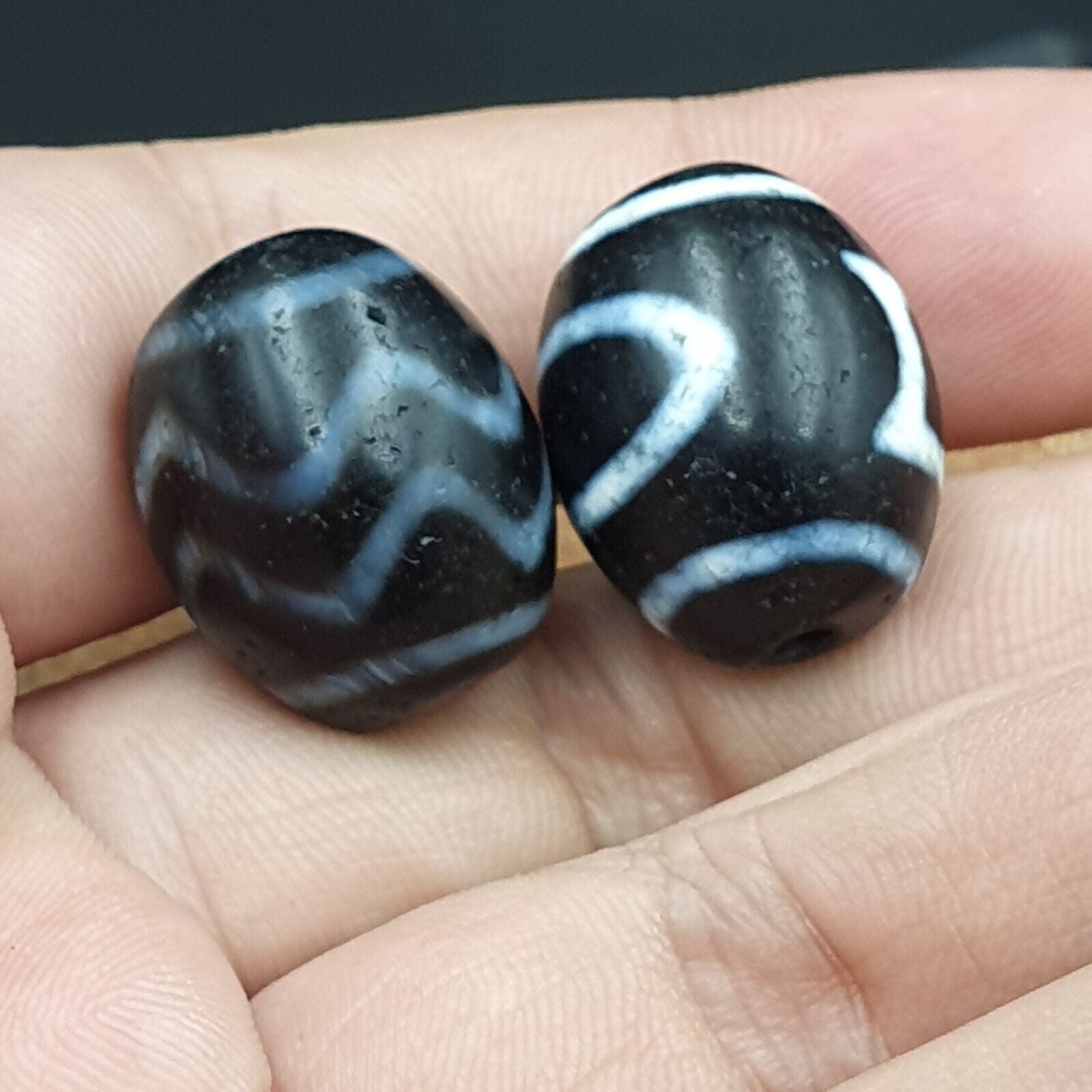 N#404 Himalayan Indo Tibetan rare Patterns Dzi Amulet Bead Lot 2 Beads 21x17mm