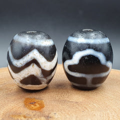 N#401 Himalayan Indo Tibetan rare Patterns Dzi Amulet Bead Lot 2 Beads 22x18mm