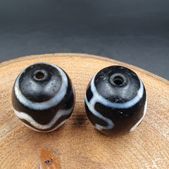 N#401 Himalayan Indo Tibetan rare Patterns Dzi Amulet Bead Lot 2 Beads 22x18mm