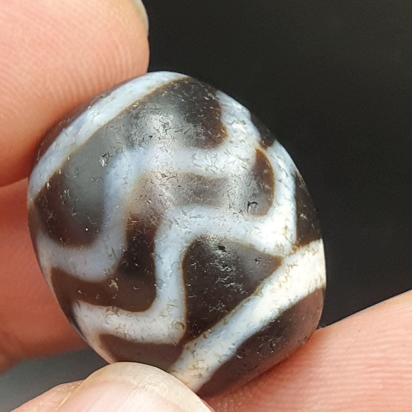 N#401 Himalaya Indo Tibetische seltene Muster Dzi Amulett Perlen Lot 2 Perlen 22x18mm