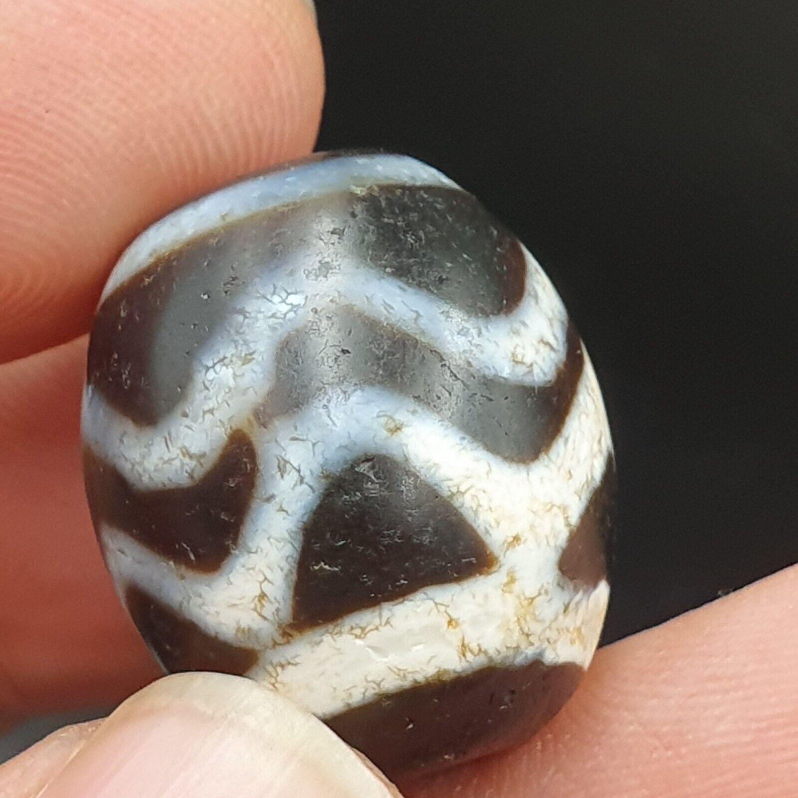 N#401 Himalayan Indo Tibetan rare Patterns Dzi Amulet Bead Lot 2 Beads 22x18mm