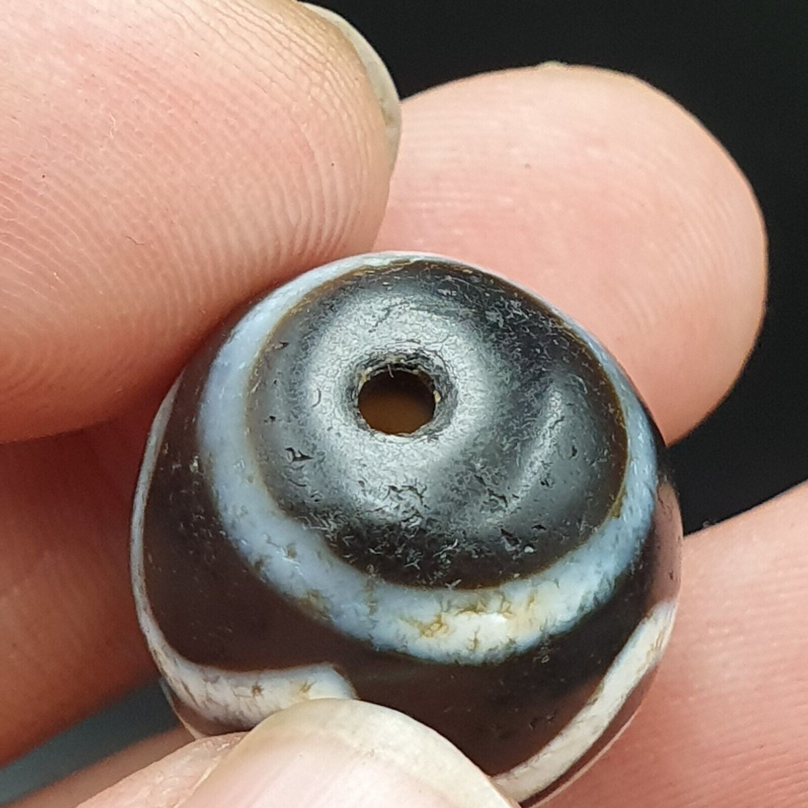 N#401 Himalayan Indo Tibetan rare Patterns Dzi Amulet Bead Lot 2 Beads 22x18mm