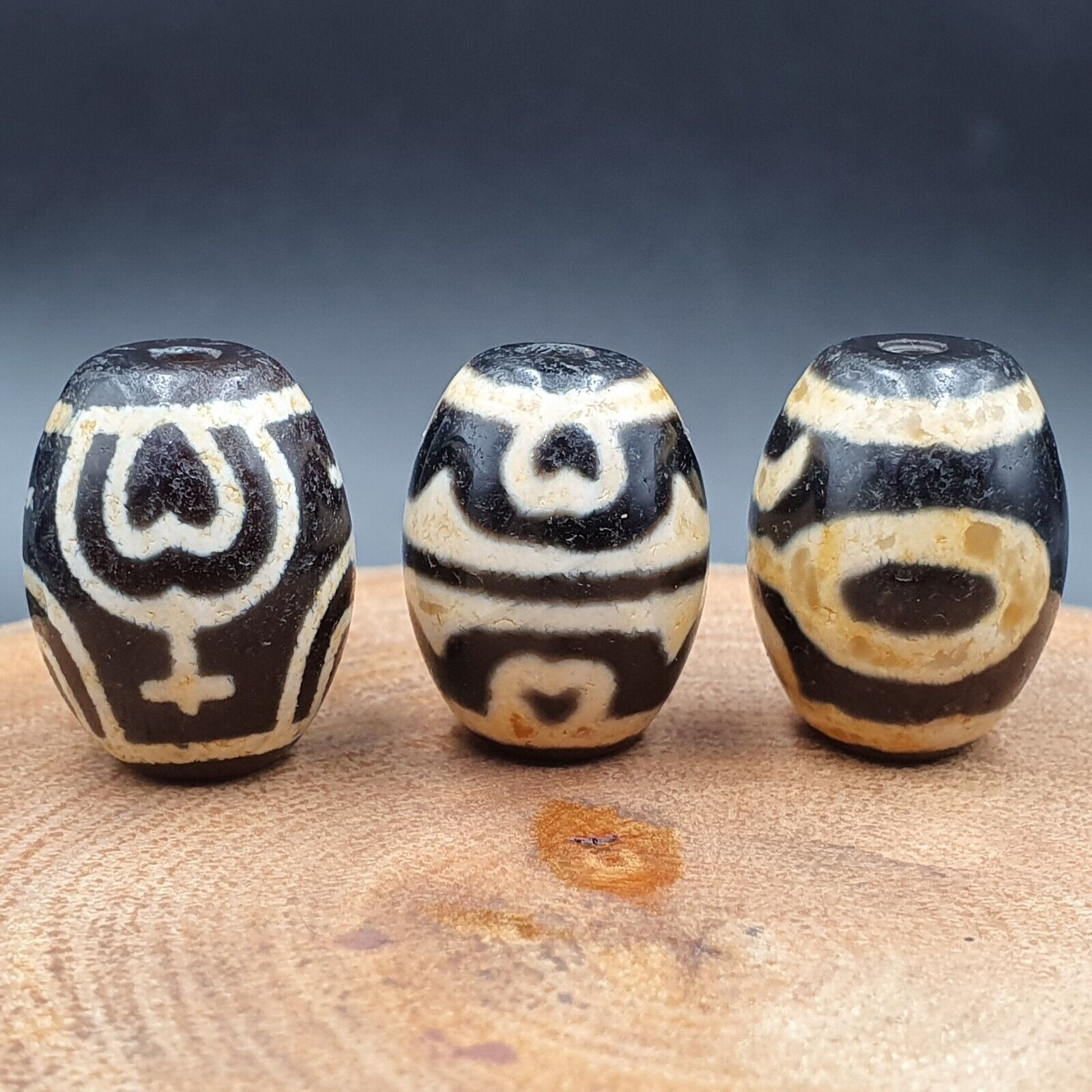 N#312 Himalayan Indo Tibetan rare Patterns Dzi Amulet Bead Lot 3 Beads