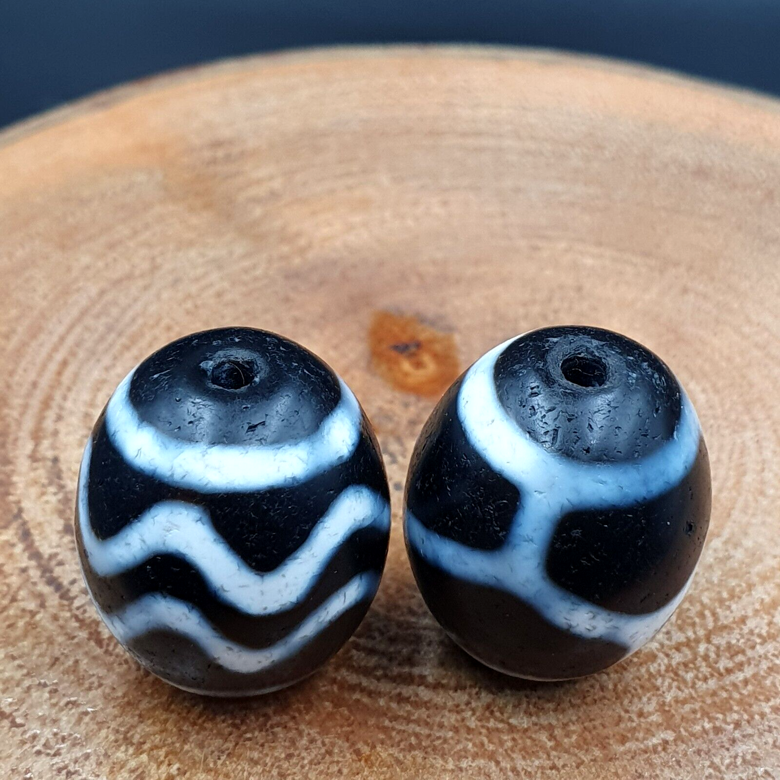 N#403 Himalayan Indo Tibetan rare Patterns Dzi Amulet Bead Lot 2 Beads 21x17mm