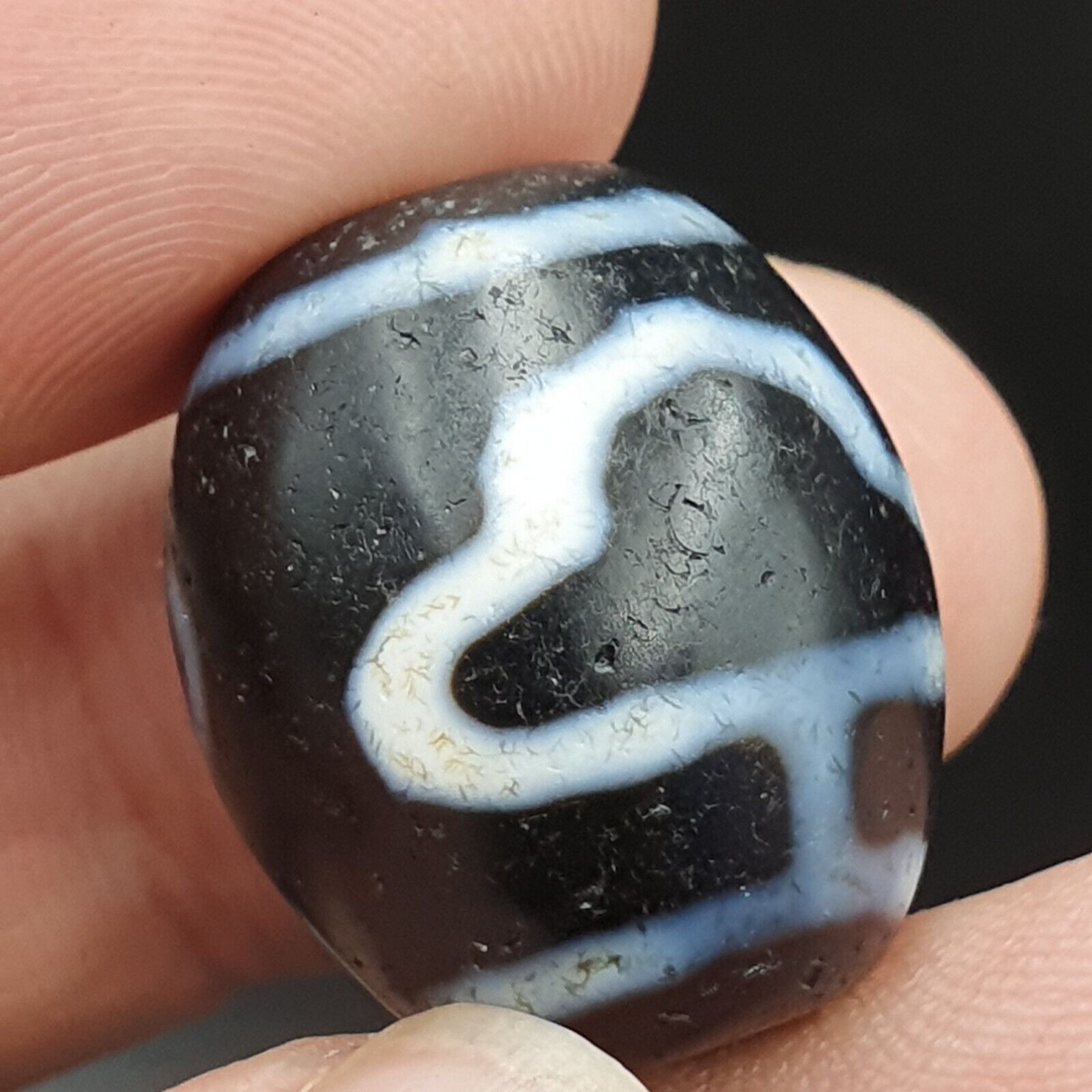 N#401 Himalayan Indo Tibetan rare Patterns Dzi Amulet Bead Lot 2 Beads 22x18mm
