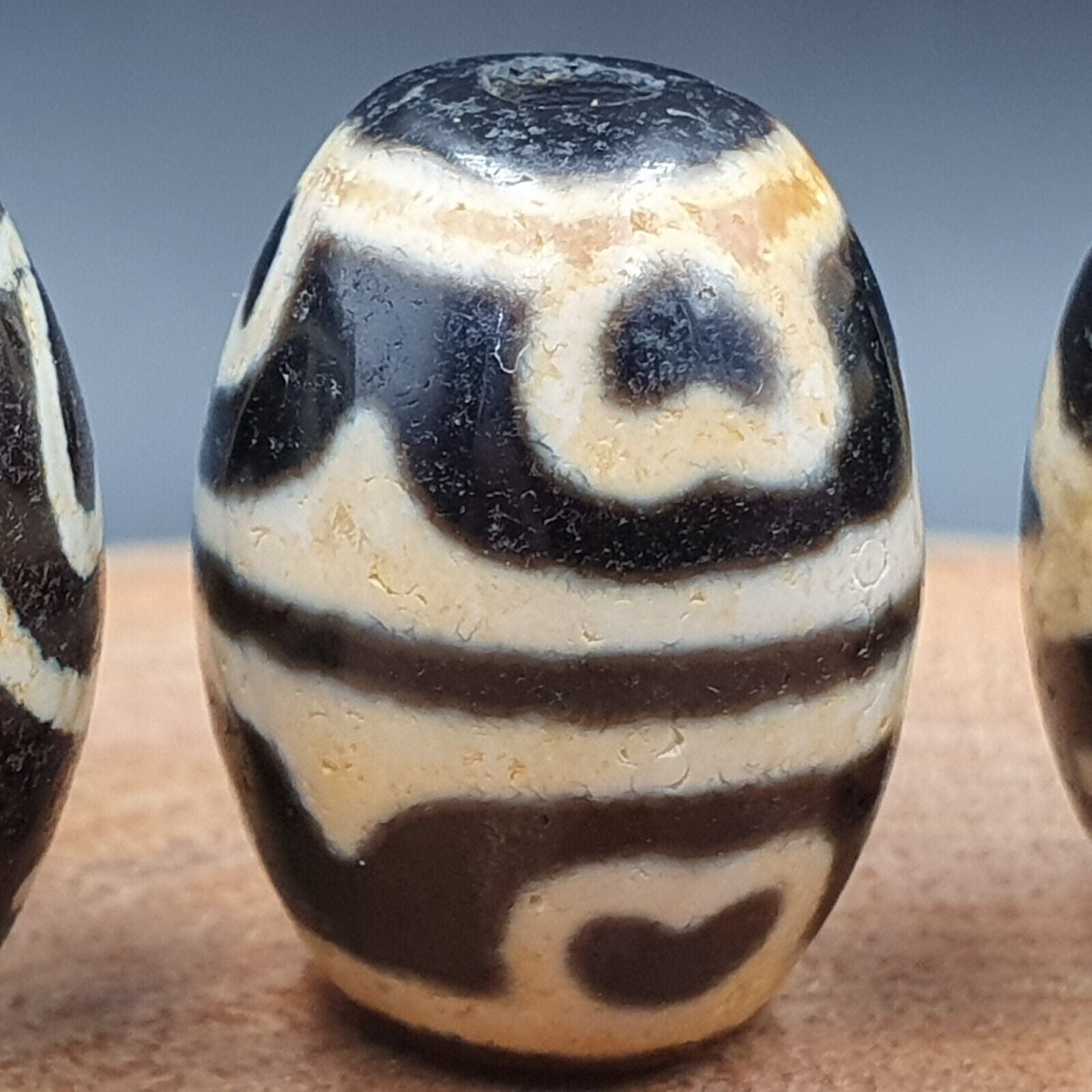 N#312 Himalayan Indo Tibetan rare Patterns Dzi Amulet Bead Lot 3 Beads