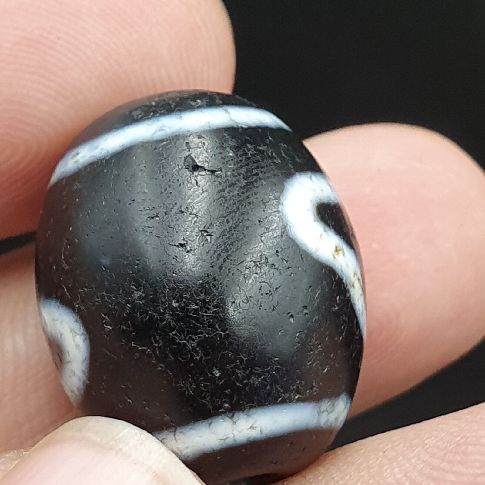 N#401 Himalayan Indo Tibetan rare Patterns Dzi Amulet Bead Lot 2 Beads 22x18mm