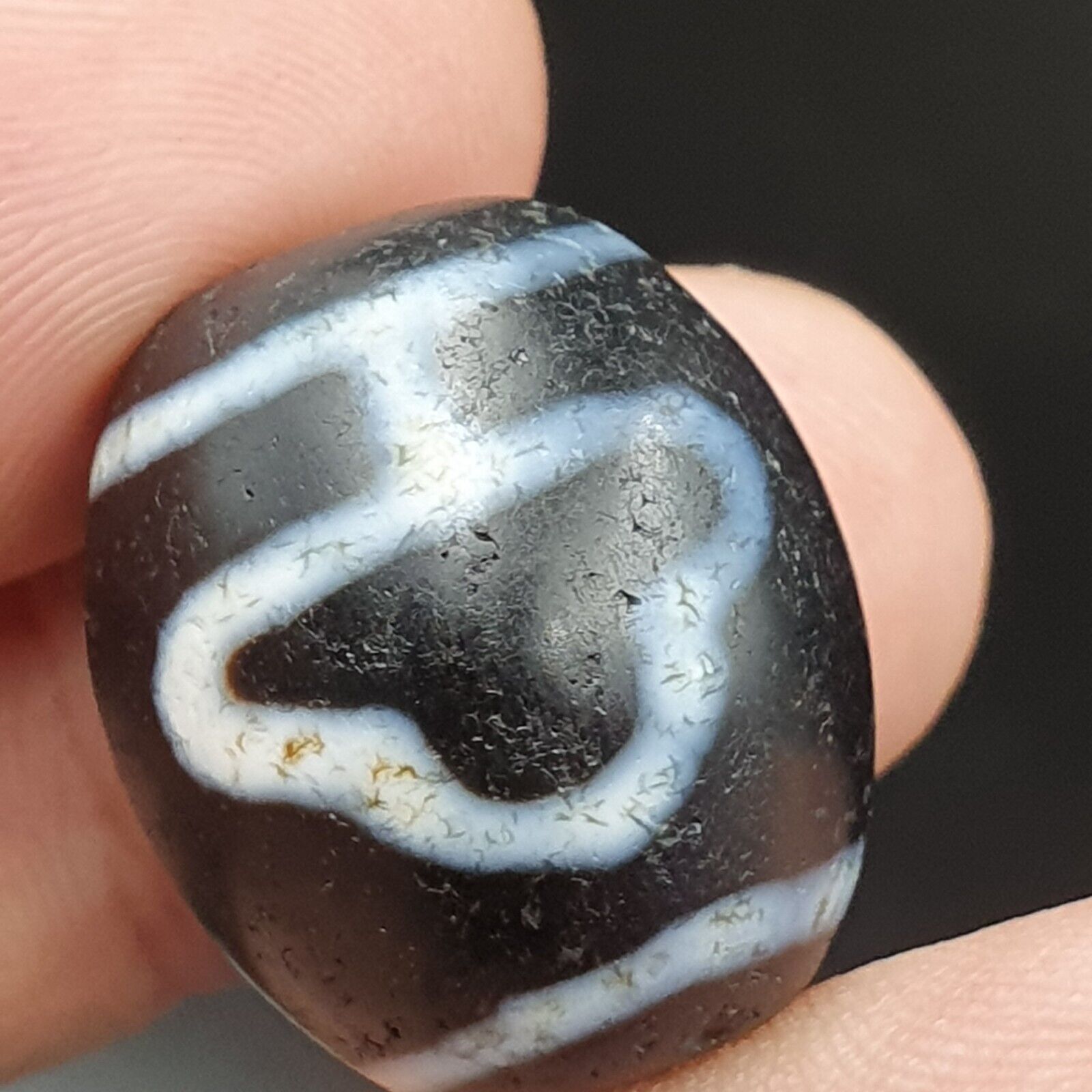 N#401 Himalayan Indo Tibetan rare Patterns Dzi Amulet Bead Lot 2 Beads 22x18mm