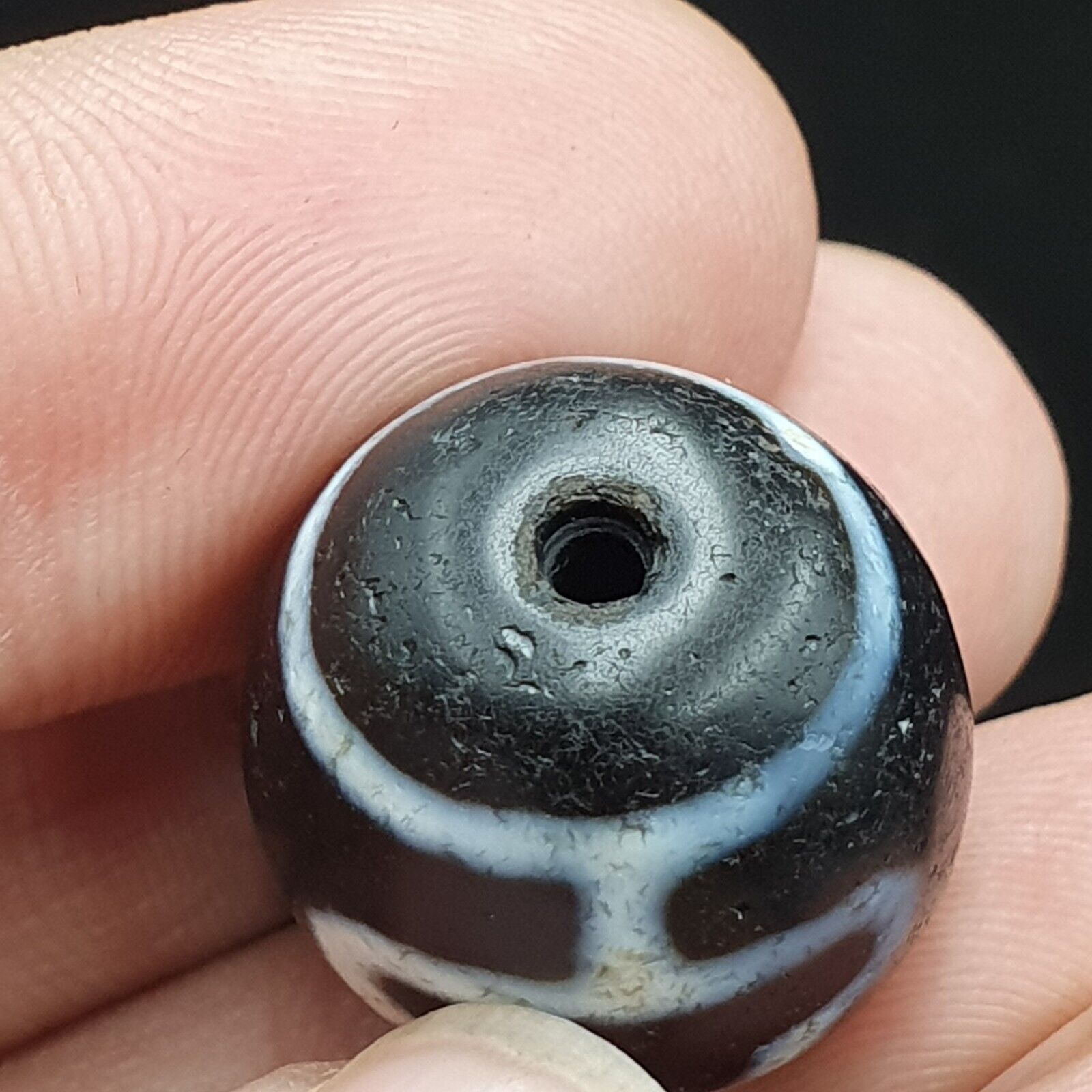 N#401 Himalayan Indo Tibetan rare Patterns Dzi Amulet Bead Lot 2 Beads 22x18mm