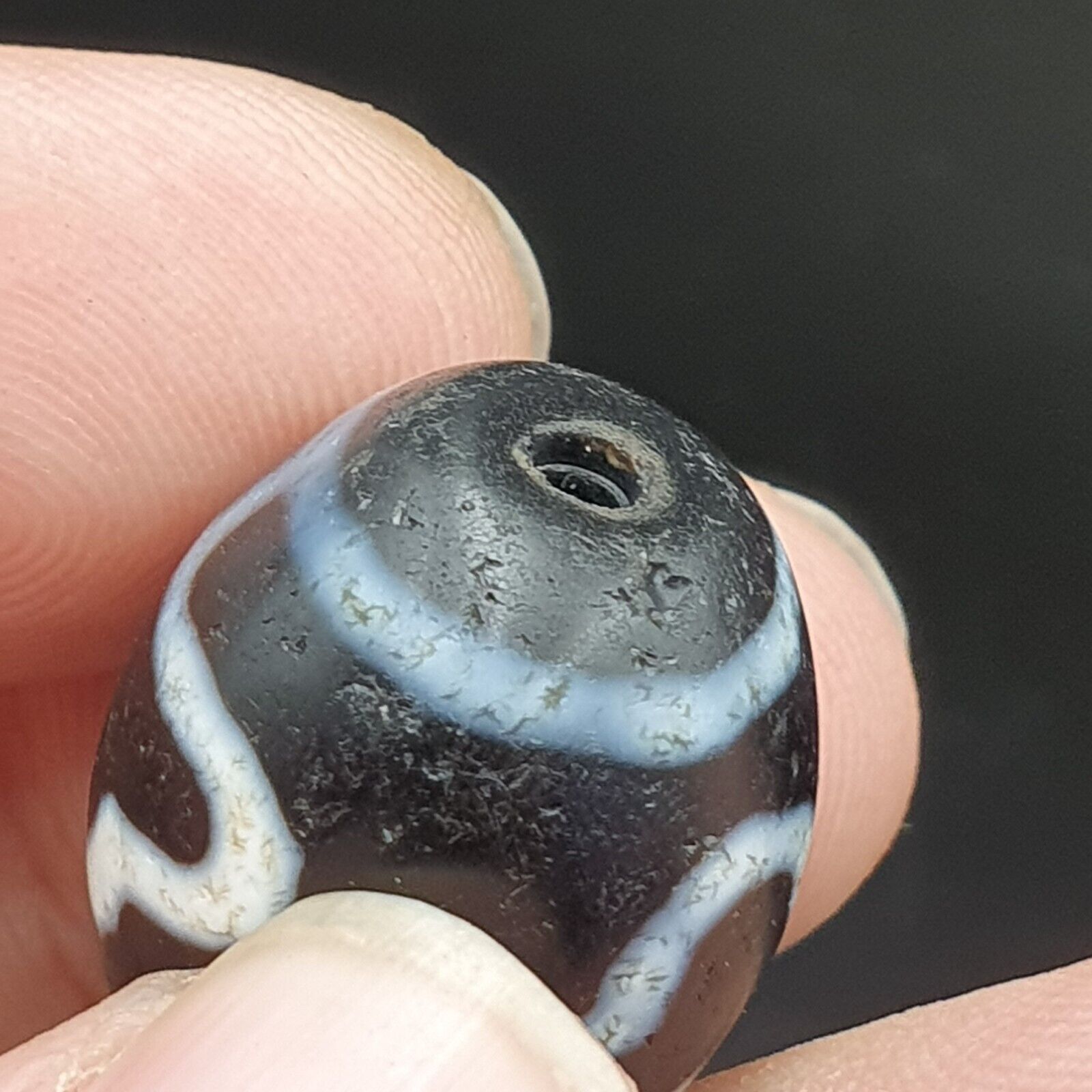 N#401 Himalayan Indo Tibetan rare Patterns Dzi Amulet Bead Lot 2 Beads 22x18mm