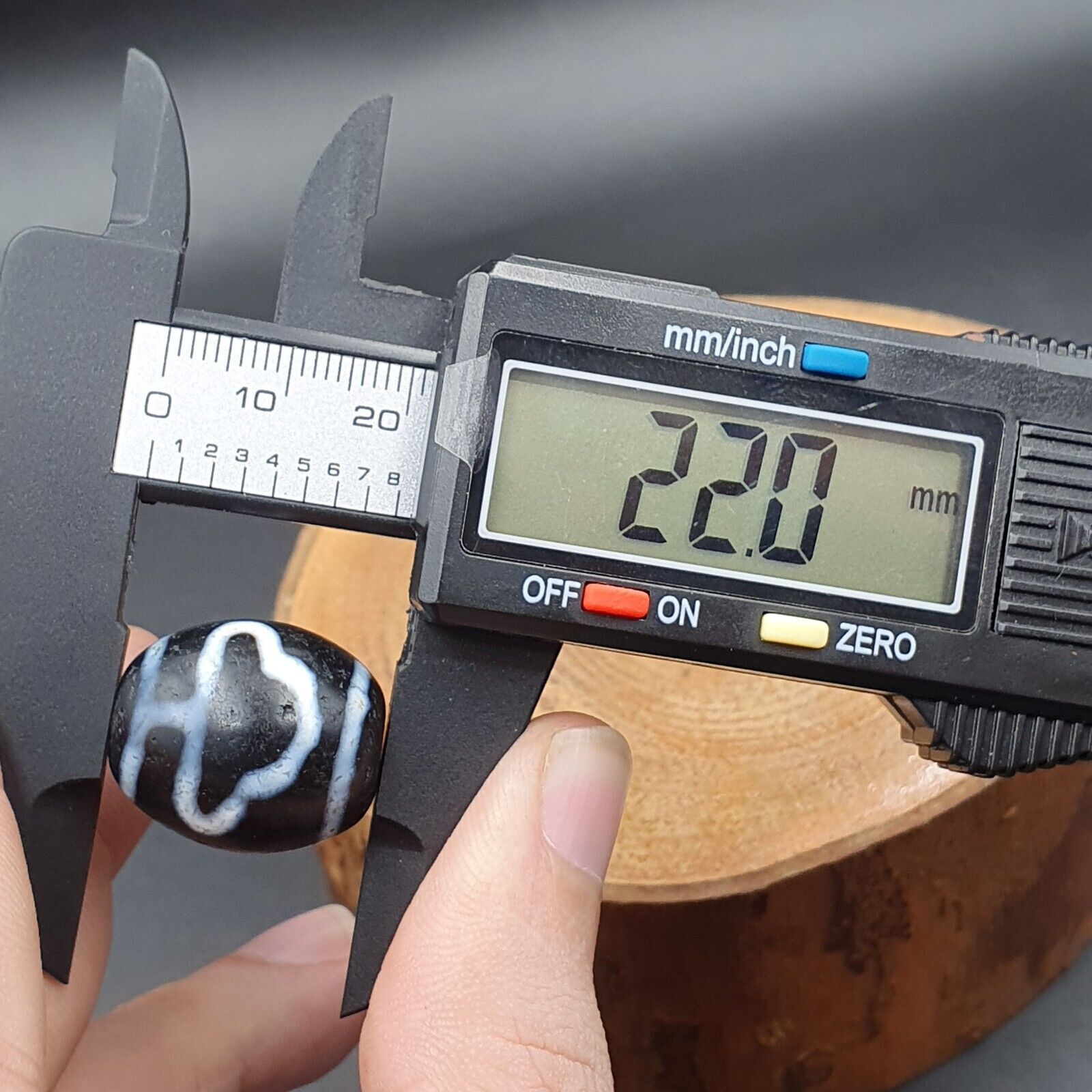 N#401 Himalayan Indo Tibetan rare Patterns Dzi Amulet Bead Lot 2 Beads 22x18mm