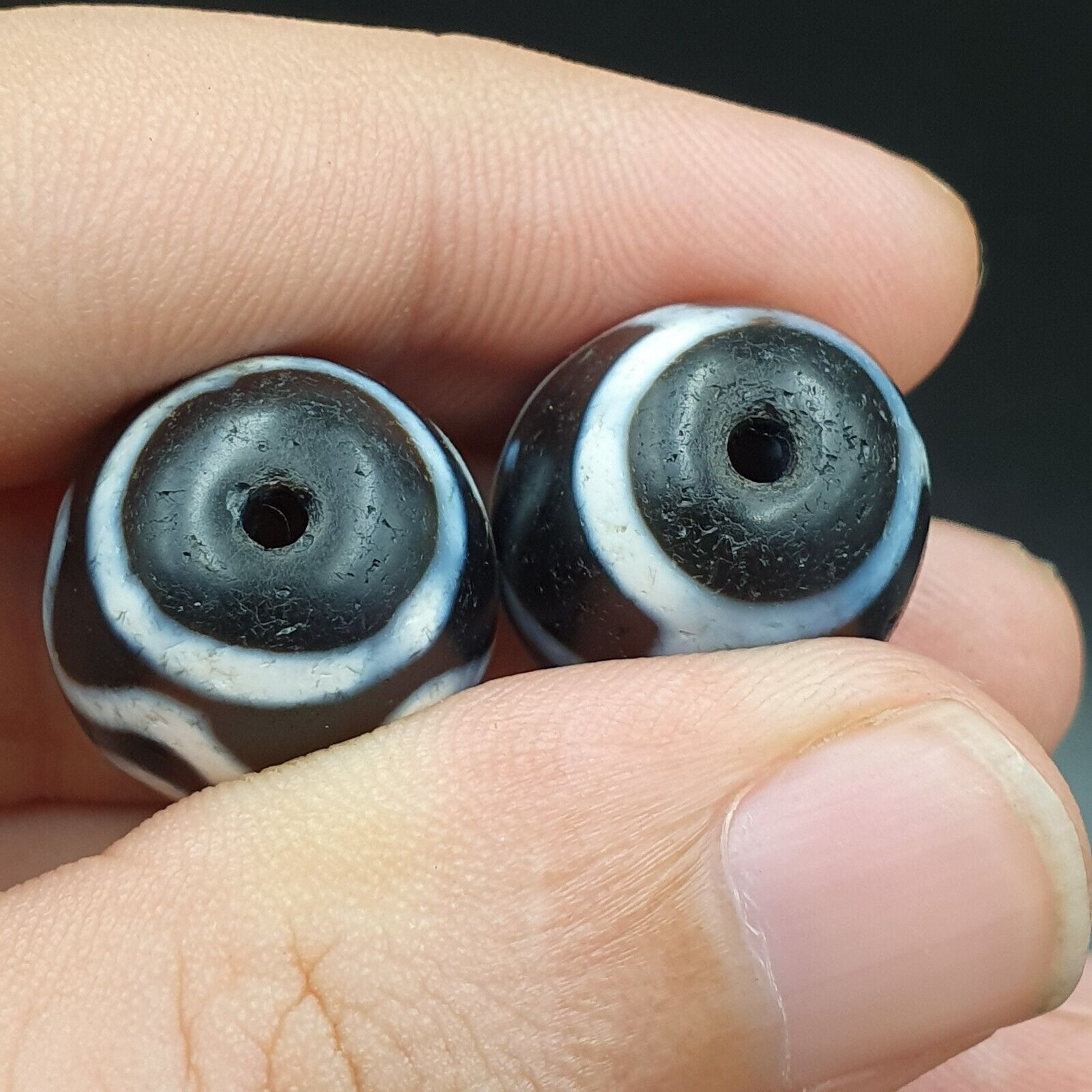 N#403 Himalayan Indo Tibetan rare Patterns Dzi Amulet Bead Lot 2 Beads 21x17mm