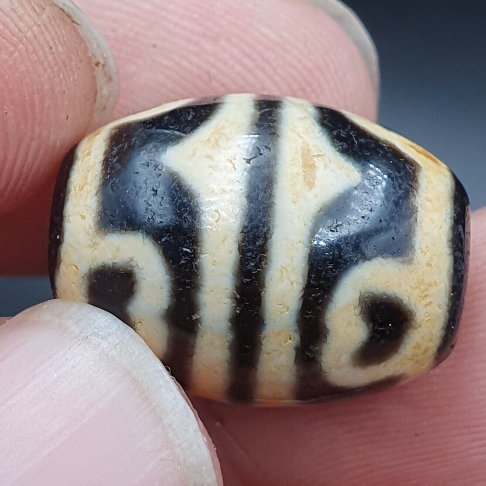 N#312 Himalayan Indo Tibetan rare Patterns Dzi Amulet Bead Lot 3 Beads