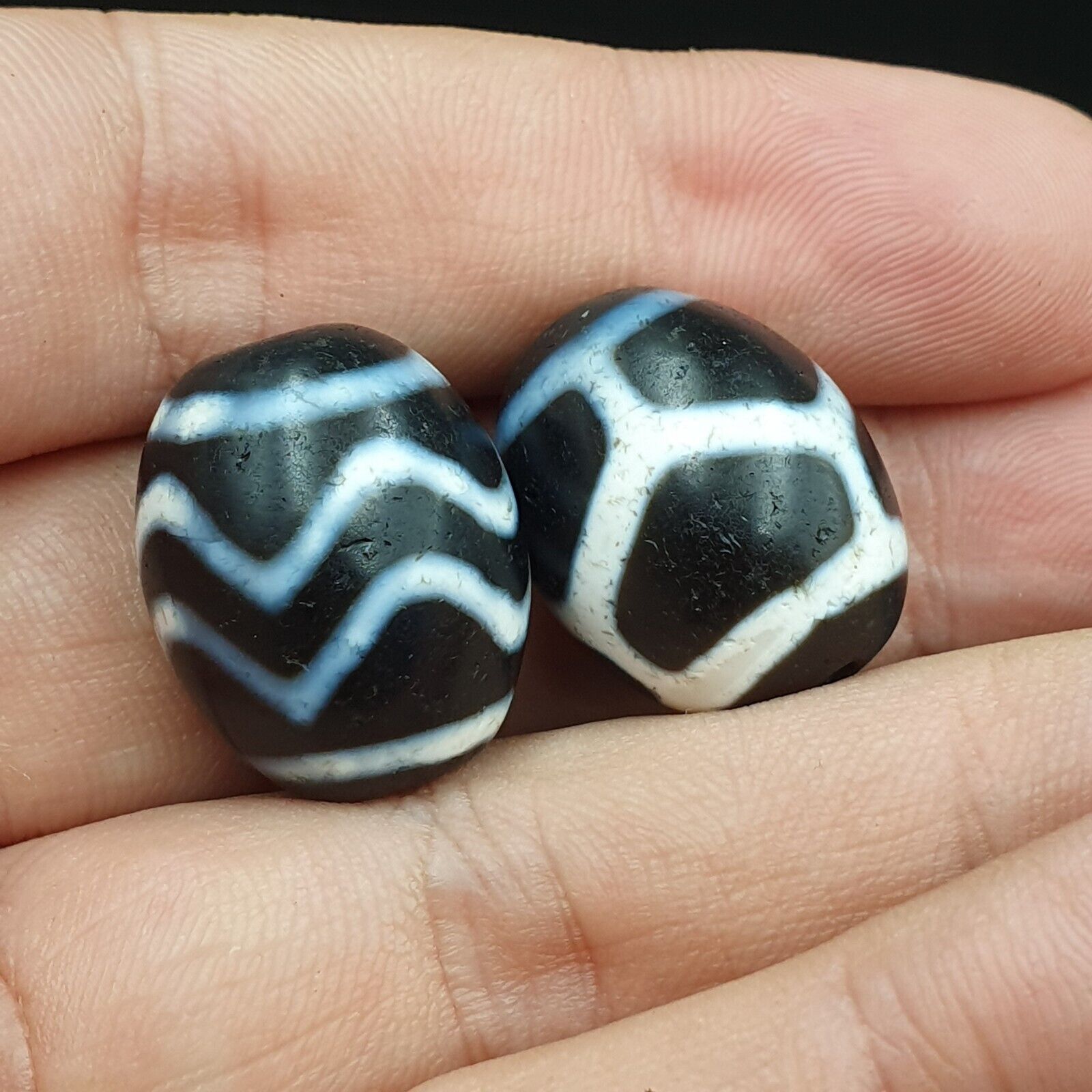 N#403 Himalayan Indo Tibetan rare Patterns Dzi Amulet Bead Lot 2 Beads 21x17mm
