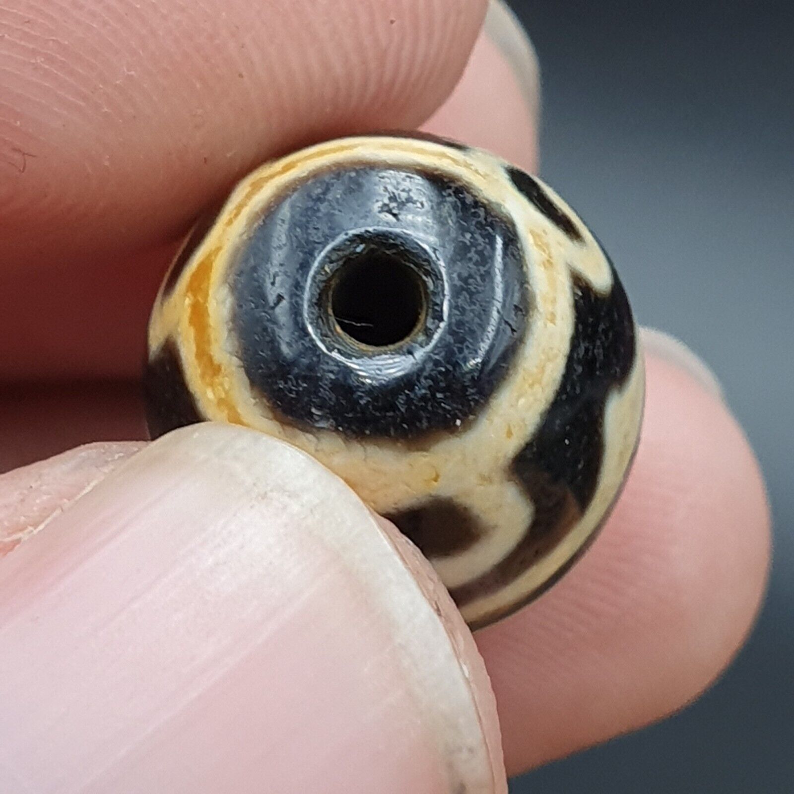 N#312 Himalayan Indo Tibetan rare Patterns Dzi Amulet Bead Lot 3 Beads