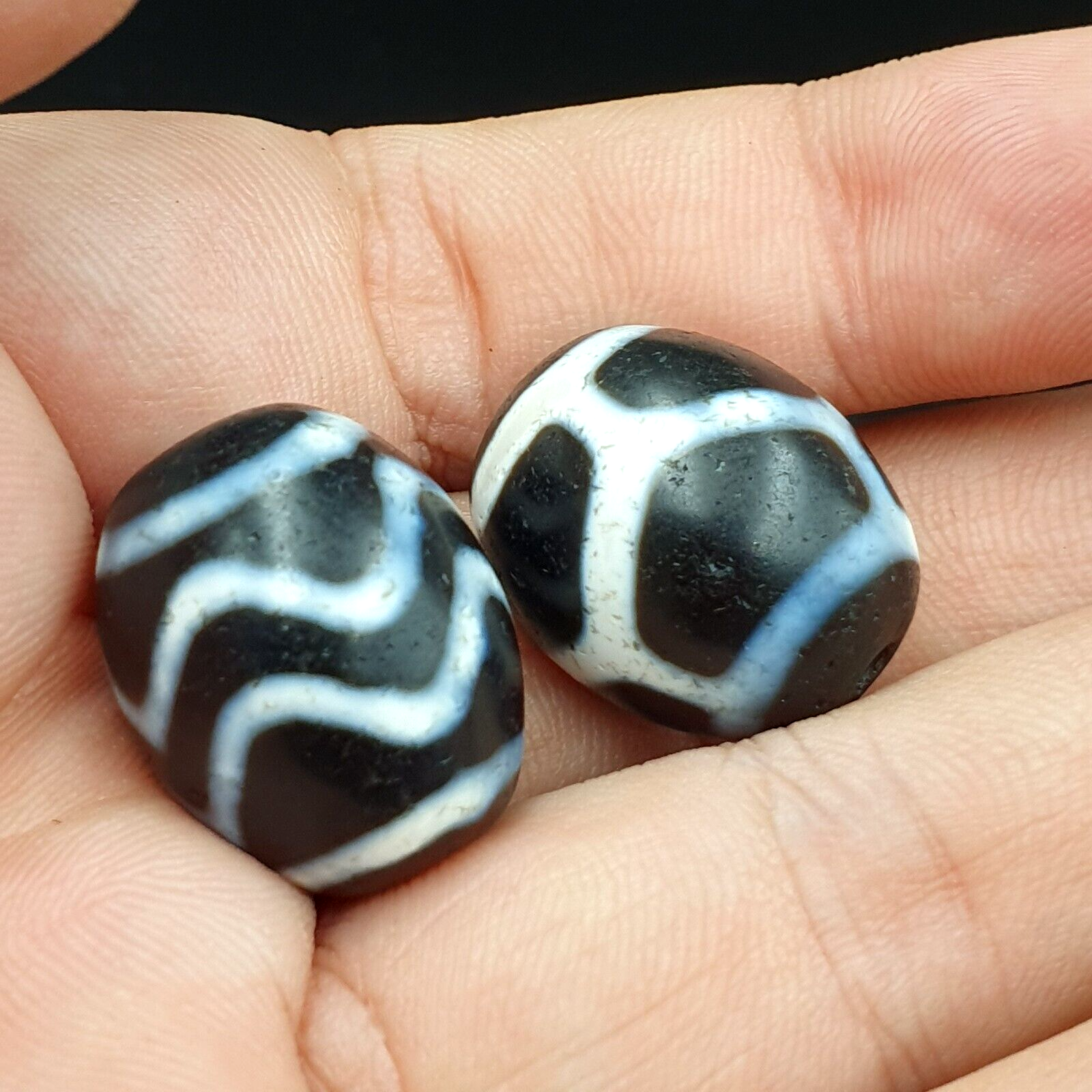 N#403 Himalayan Indo Tibetan rare Patterns Dzi Amulet Bead Lot 2 Beads 21x17mm