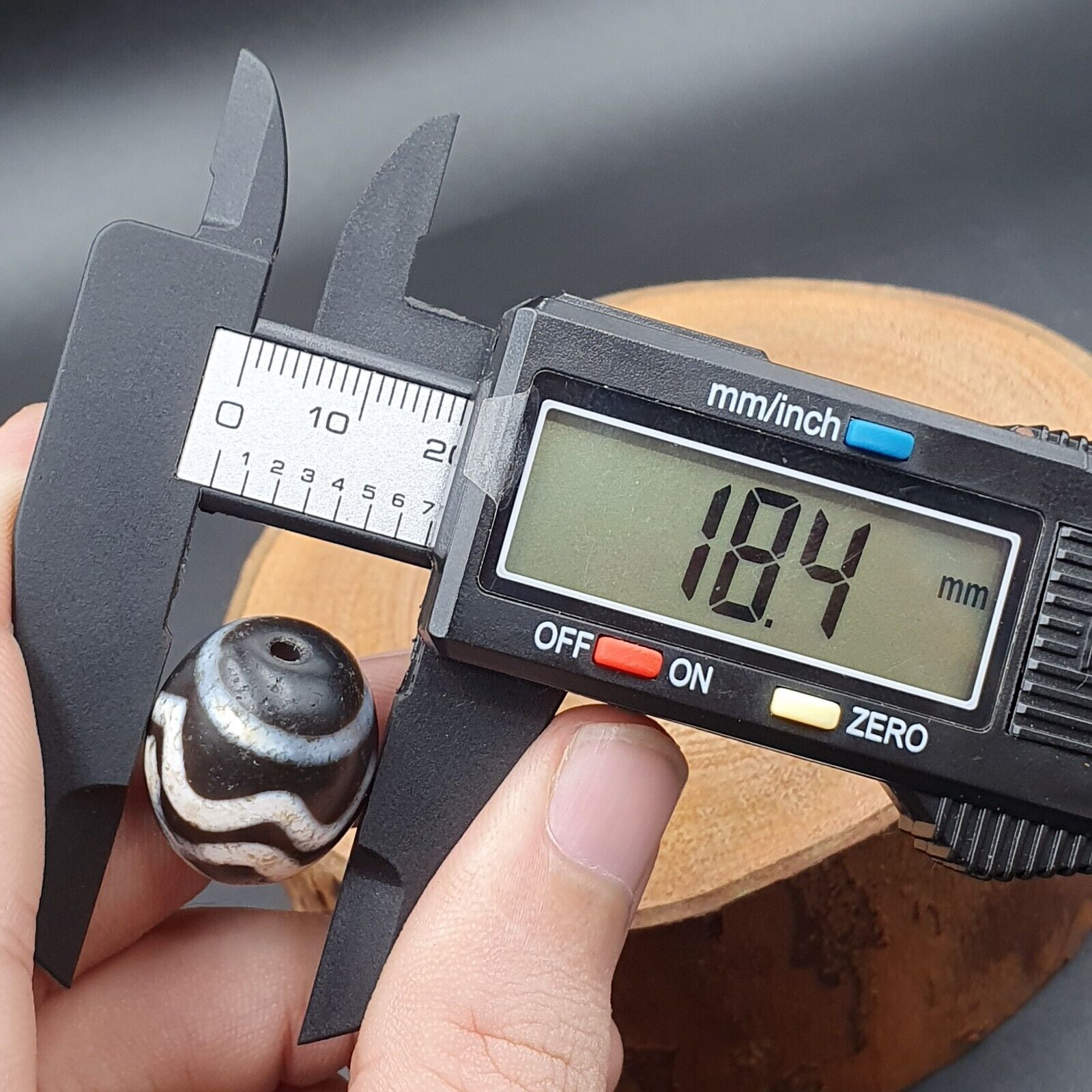 N#401 Himalayan Indo Tibetan rare Patterns Dzi Amulet Bead Lot 2 Beads 22x18mm