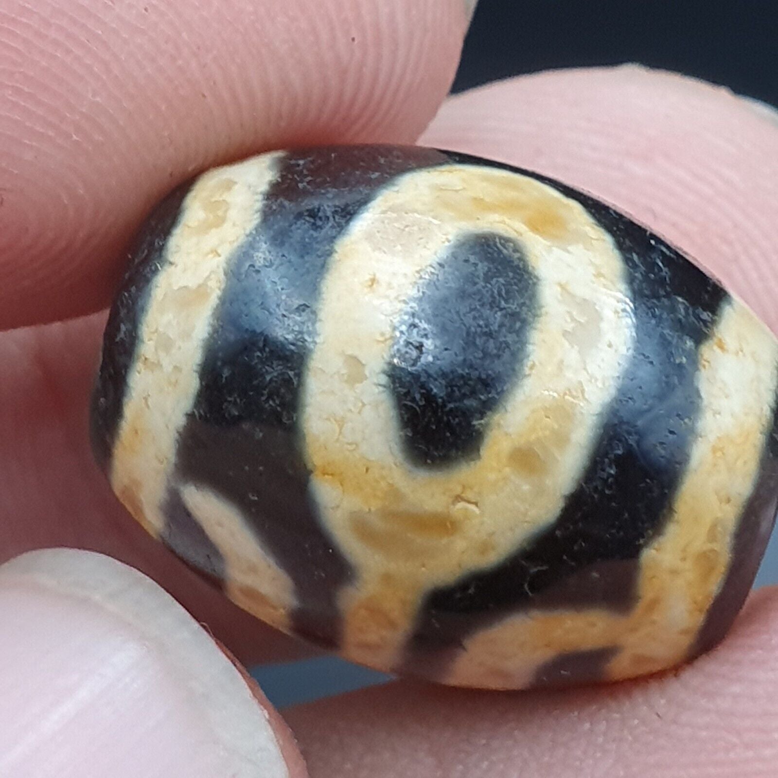 N#312 Himalayan Indo Tibetan rare Patterns Dzi Amulet Bead Lot 3 Beads